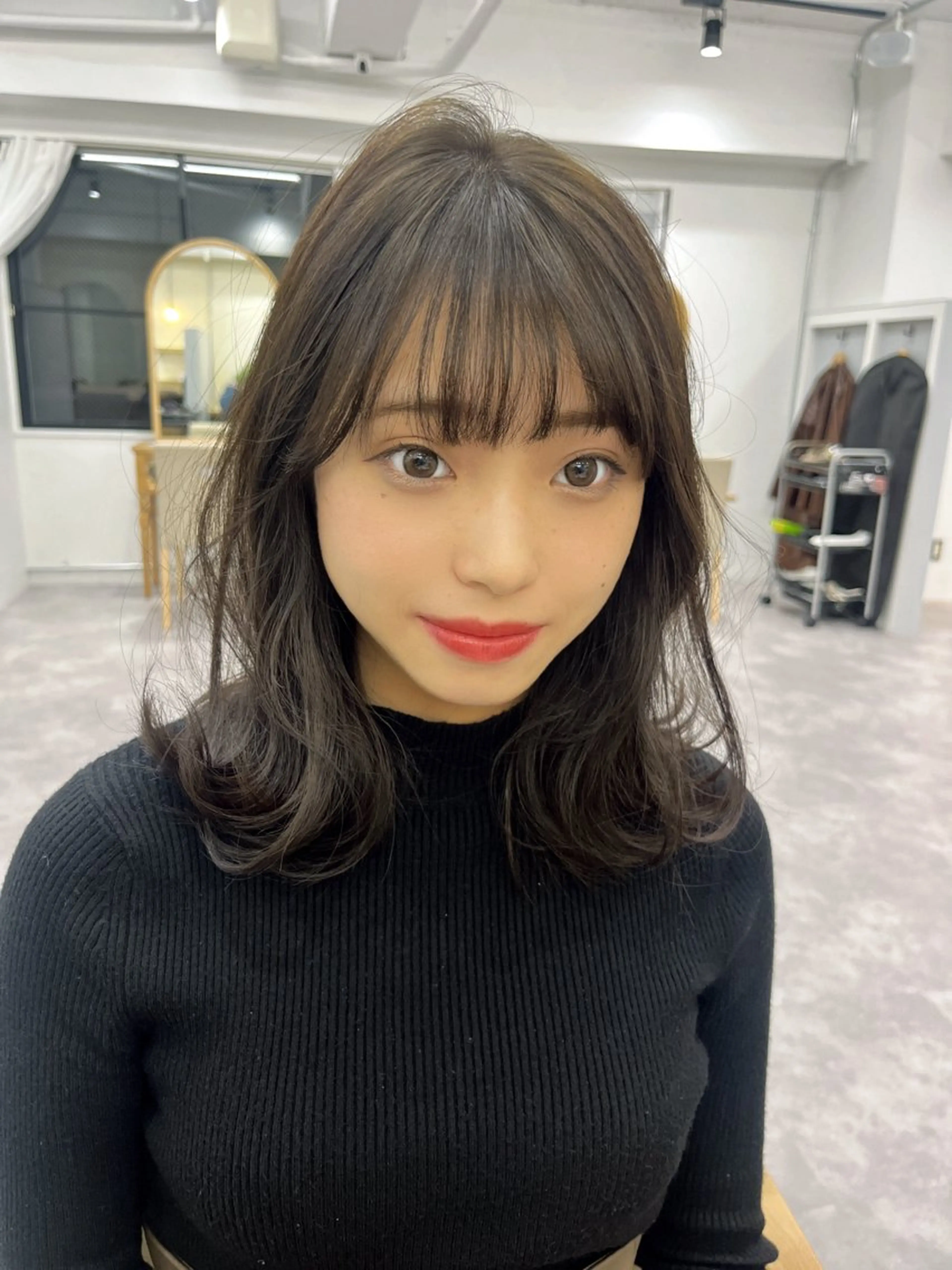 セミロング カラー ブリーチ ブリーチなしカラー くびれヘア 韓国風ヘア hair works HELM所属・kato himariのヘアスタイル