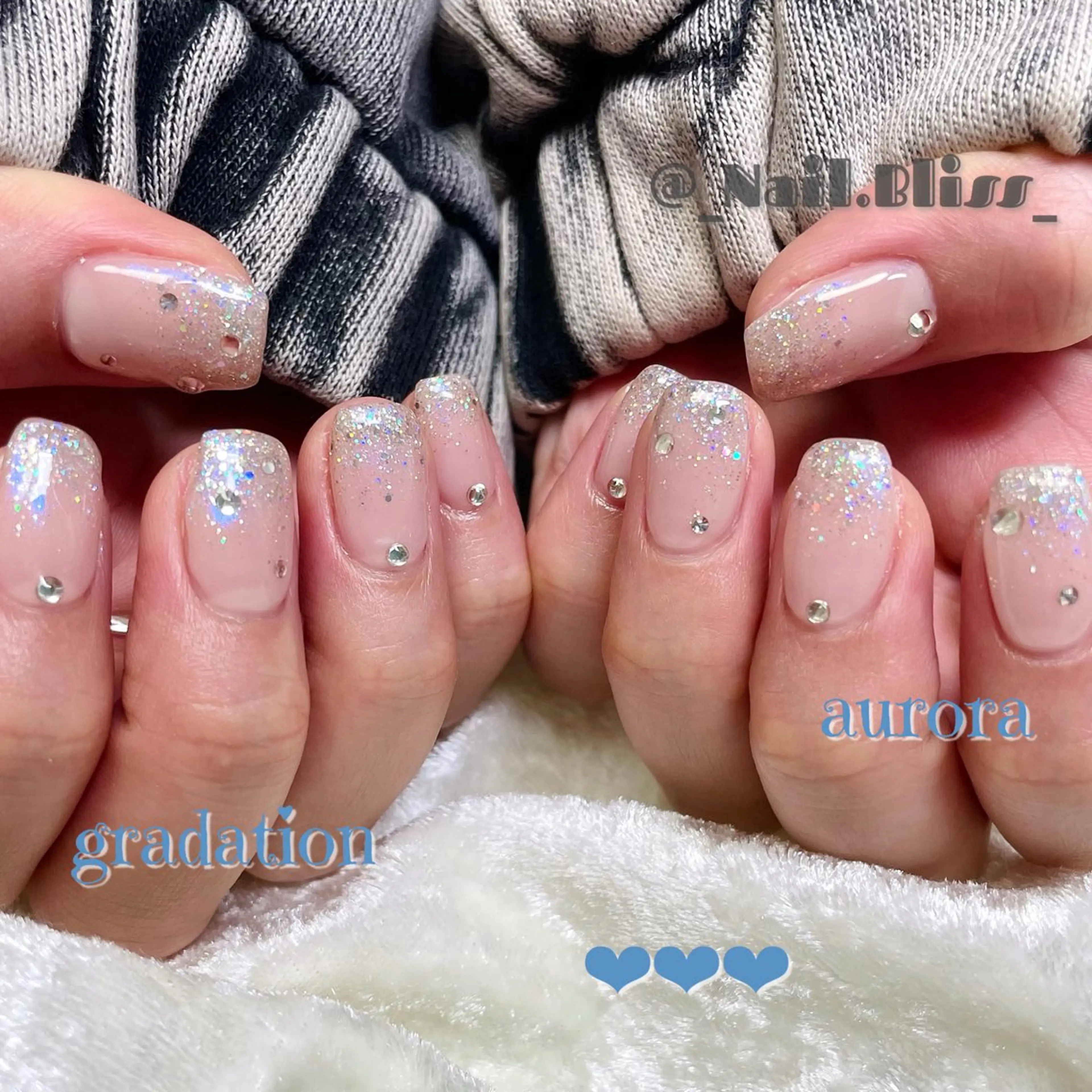 ネイル オーロラネイル 氷ネイル・うるうるネイル ラメ(グリッター) ラメグラデーション ハンドネイル NAIL BLISSのネイルデザイン
