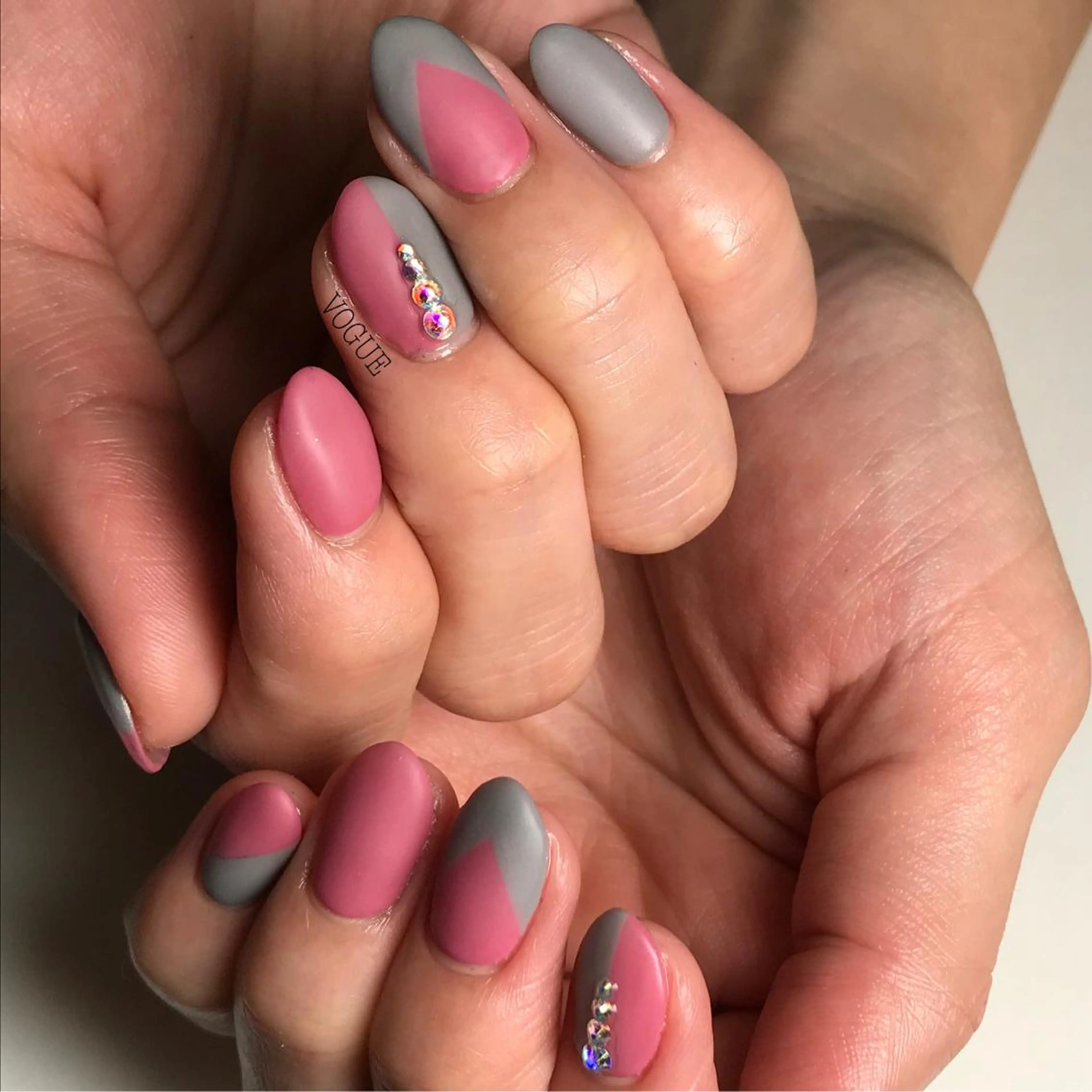 ネイル VOGUE ×SWANのネイルデザイン