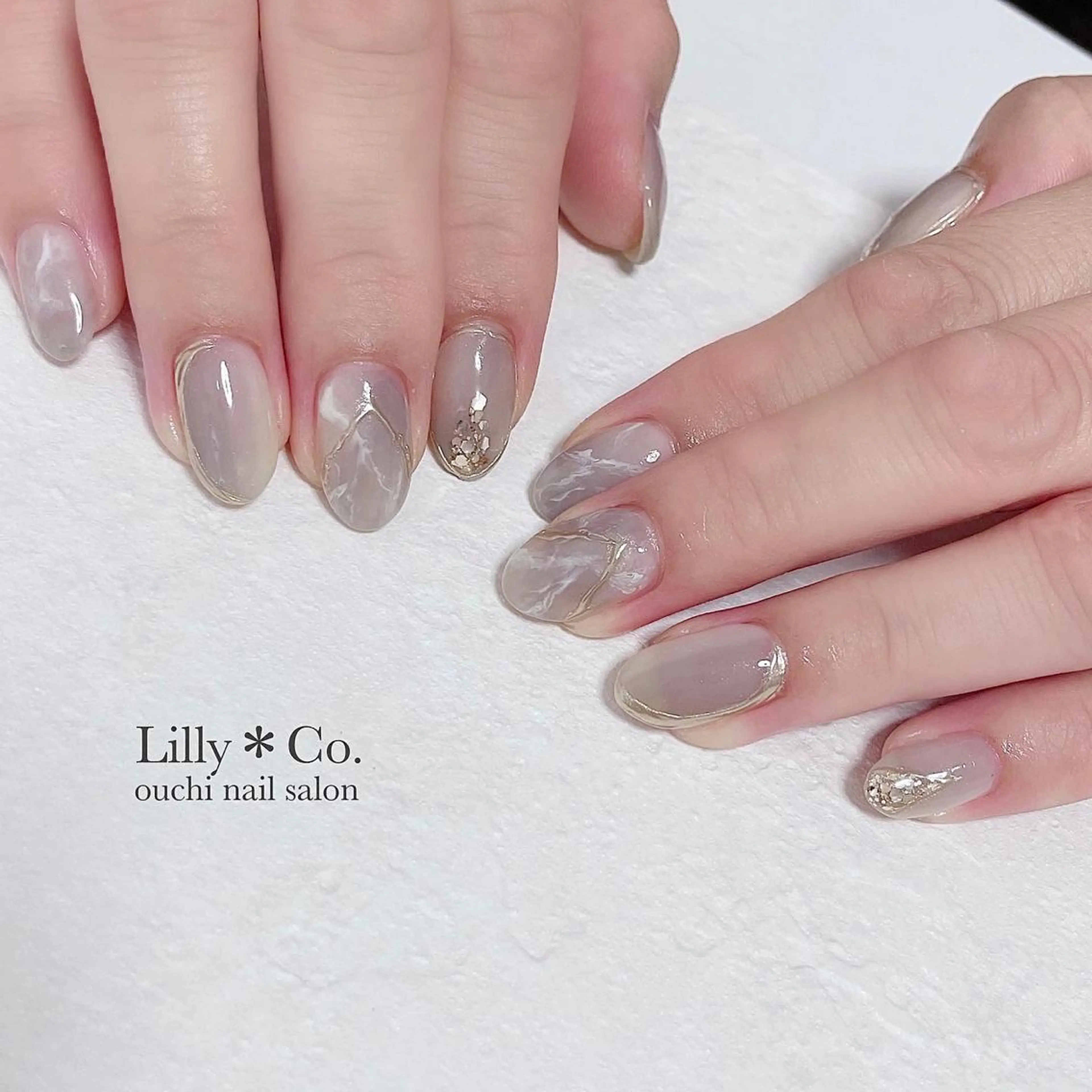 ネイル ニュアンスネイル ホワイト ハンドネイル ハンドケア Lilly Co.のネイルデザイン