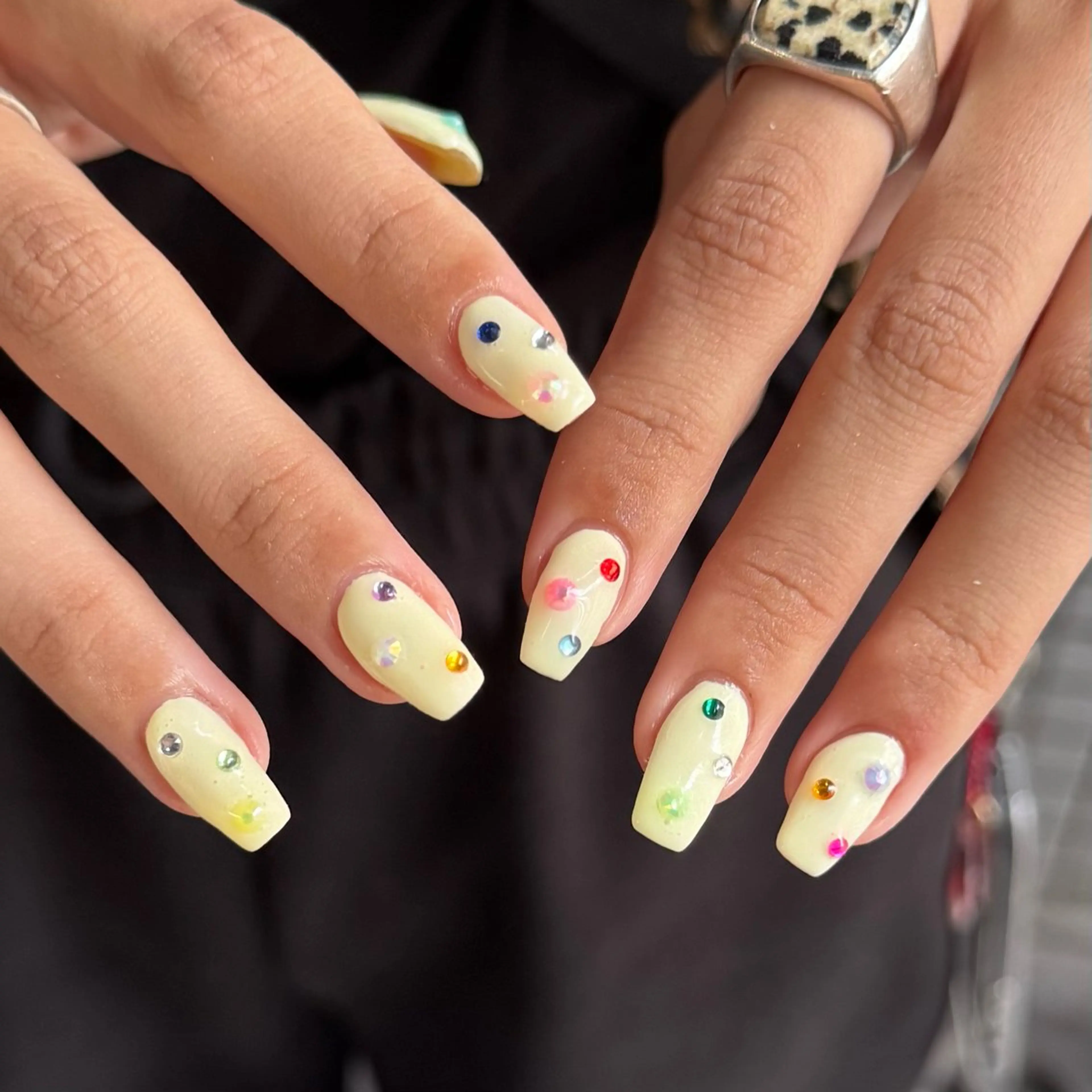 ミディアム 小川 柚香のネイルデザイン