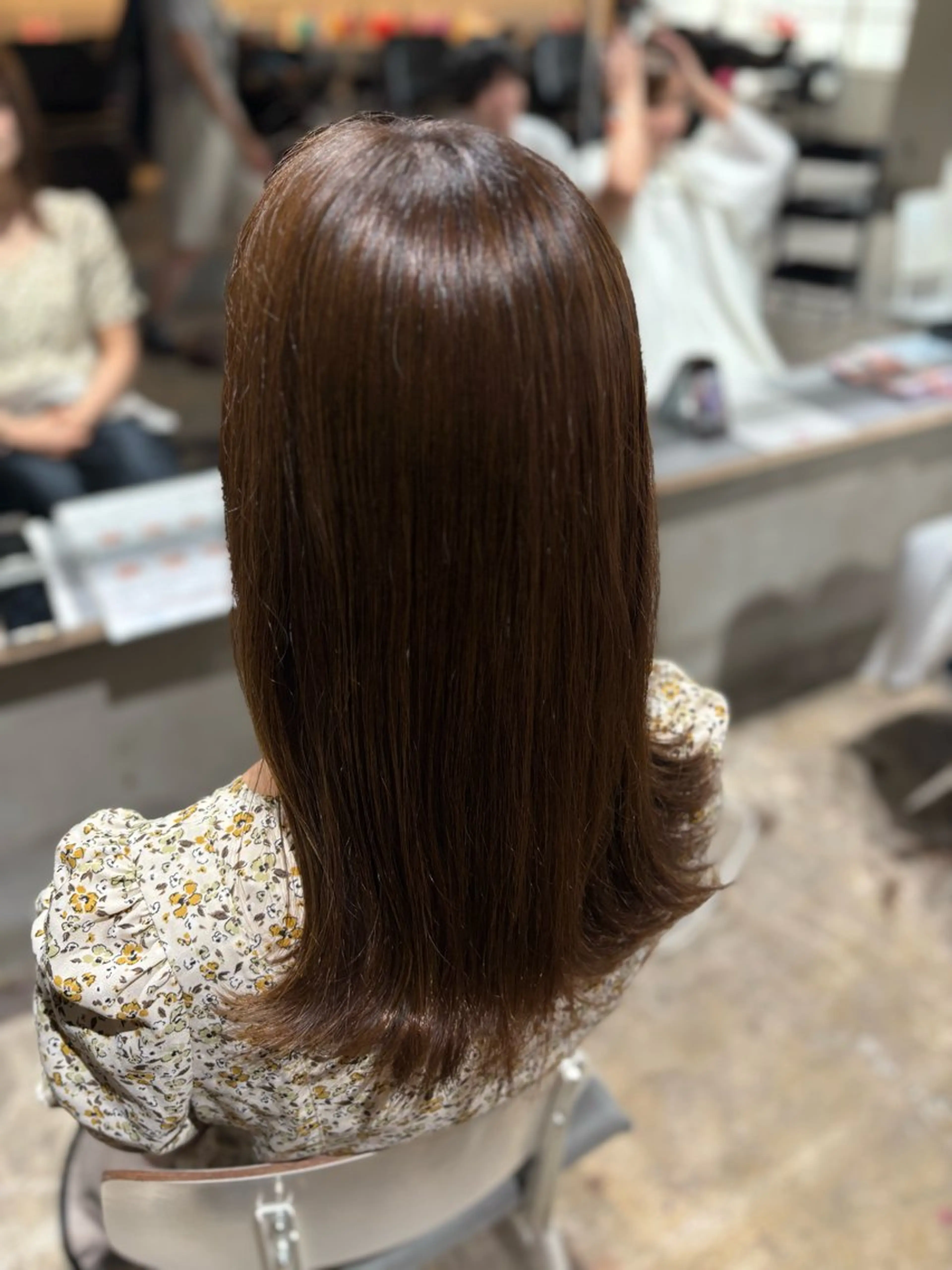 セミロング カラー アッシュ ベージュカラー 透明感カラー オリーブベージュ オレンジ カット ヘアカラー 玉置 七海のヘアスタイル