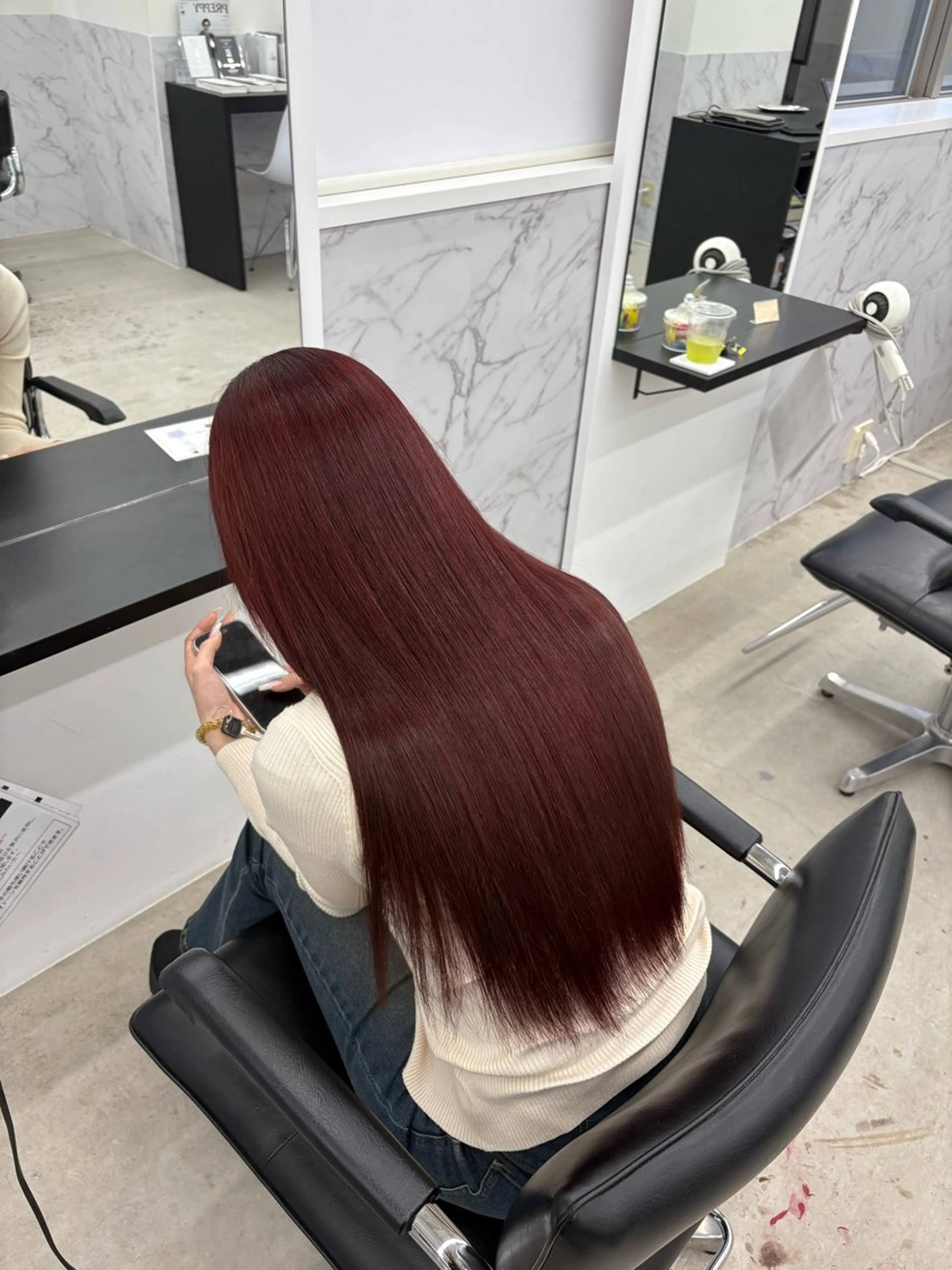 ロング カラー レッドカラー 八代 珠羽のヘアスタイル