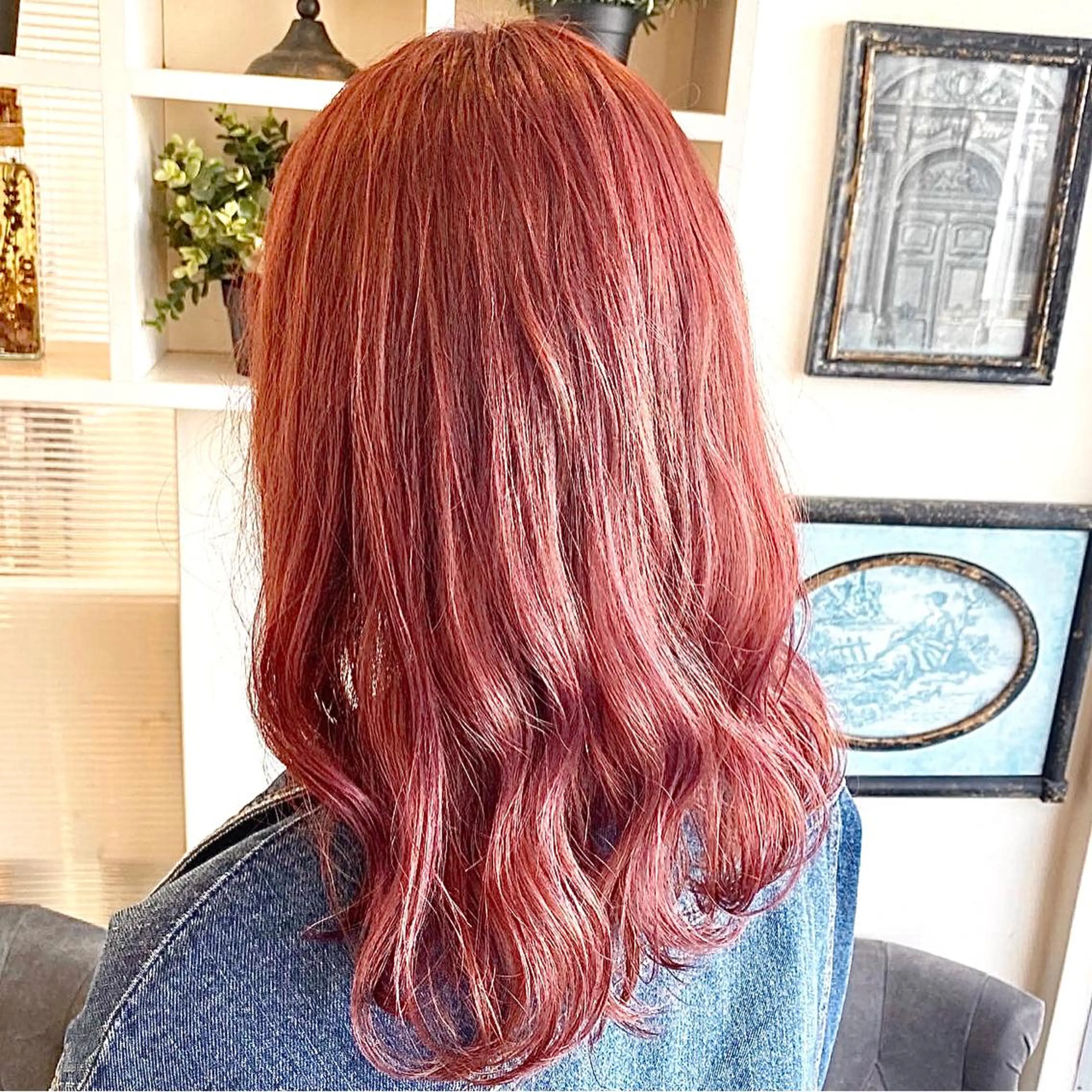 ロング カラー ブリーチ ピンクカラー 小野 茉奈美のヘアスタイル