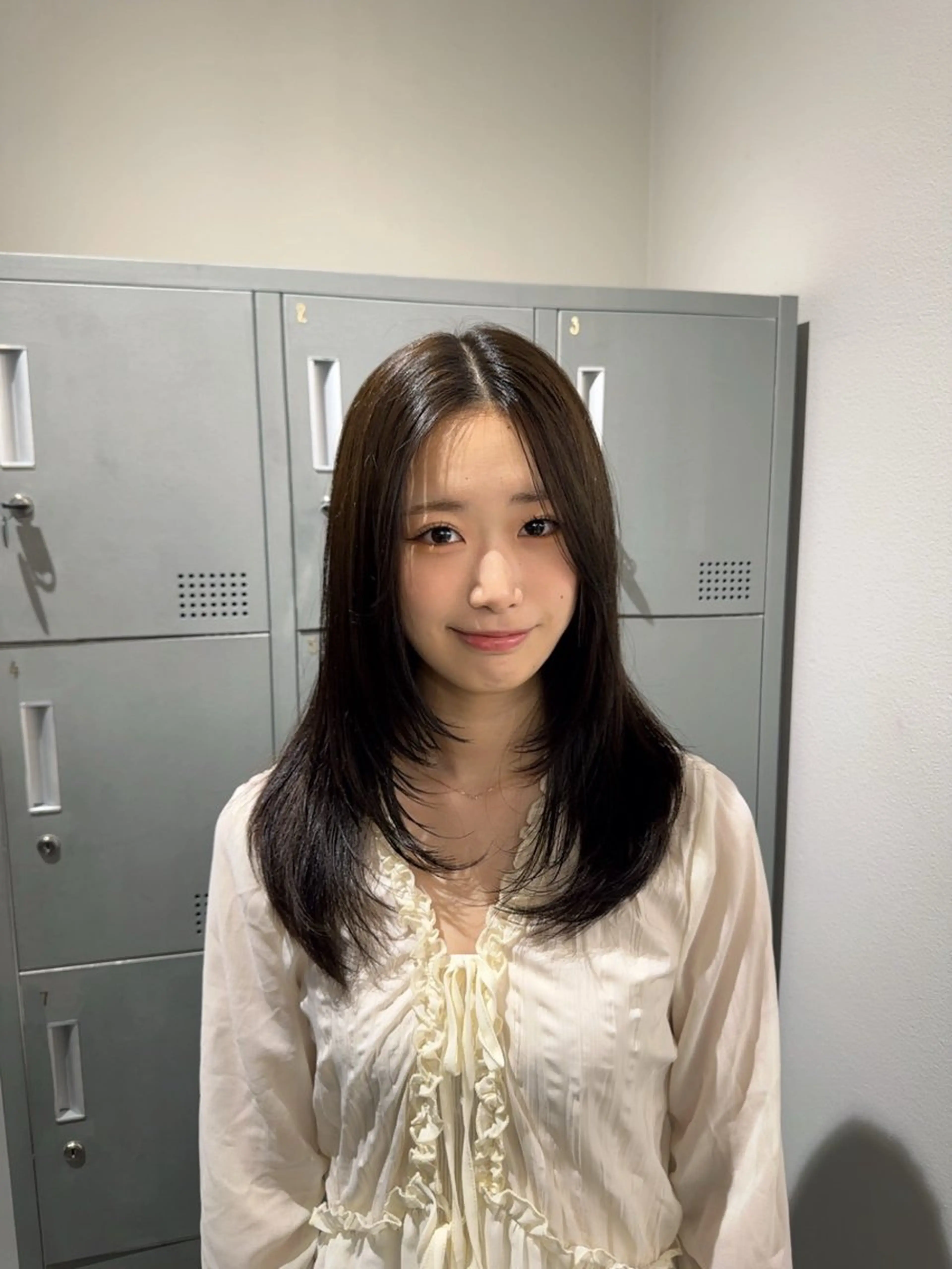 セミロング カット ヘアカラー 透け感オリーブ/レイ ヤーカット/KaHoのヘアスタイル