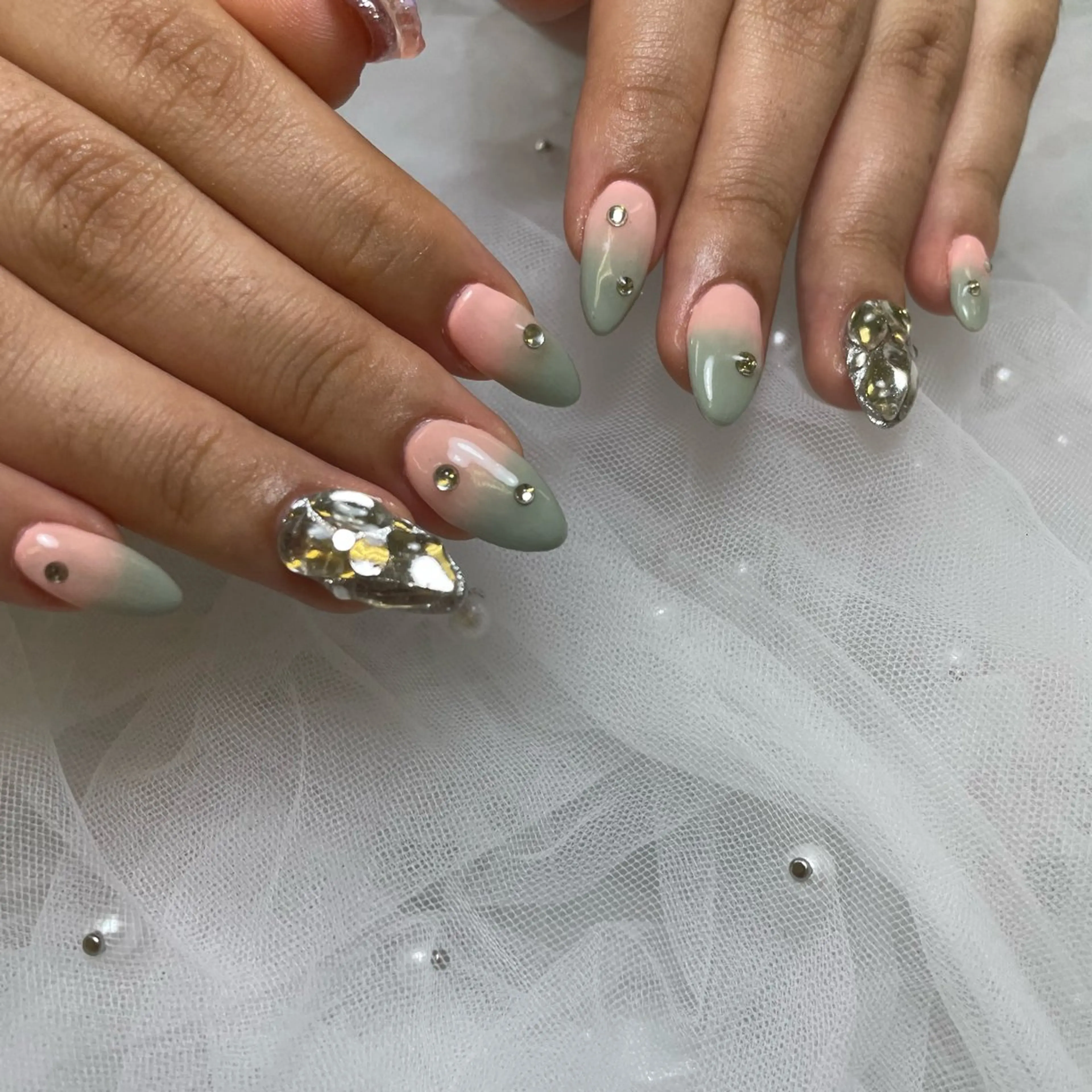 ネイル ハンドネイル パーツたくさん🍓 SUMIのネイルデザイン