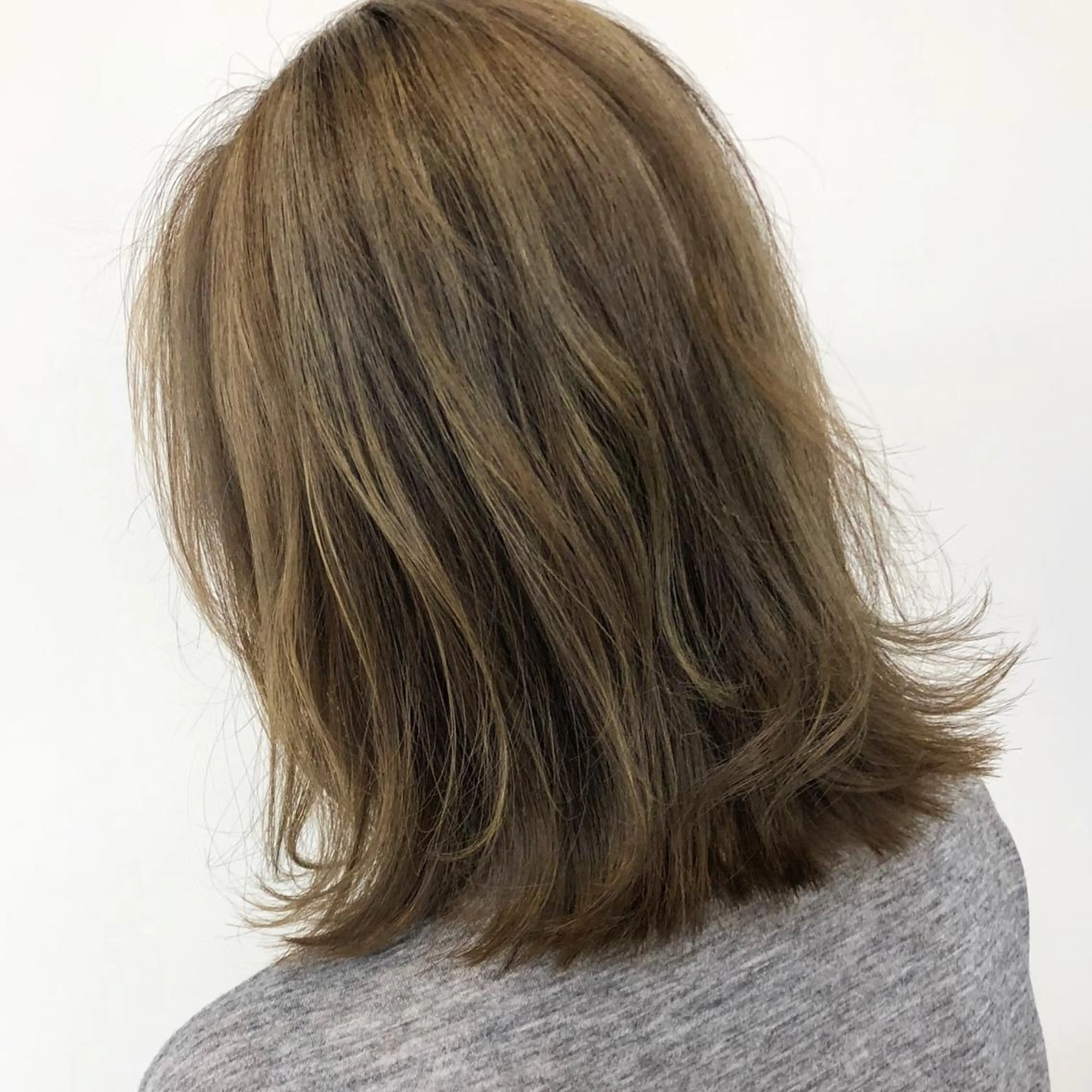 カラー 三鷹で1番ショート ボブをカットする新谷のヘアスタイル