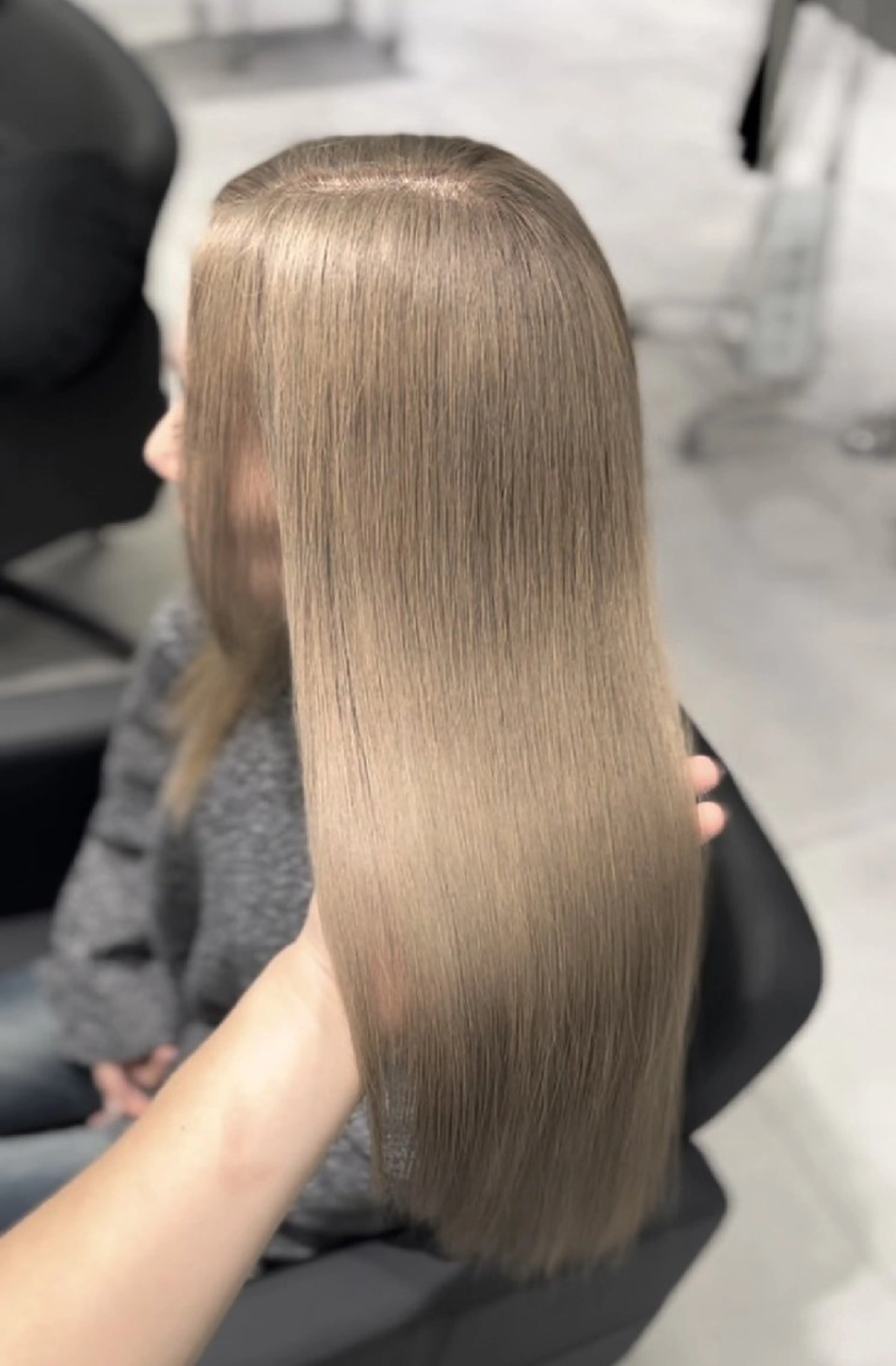 ロング ハイライト 髪質改善 韓国風ヘア レイヤーカット piLLon 心斎橋のヘアスタイル