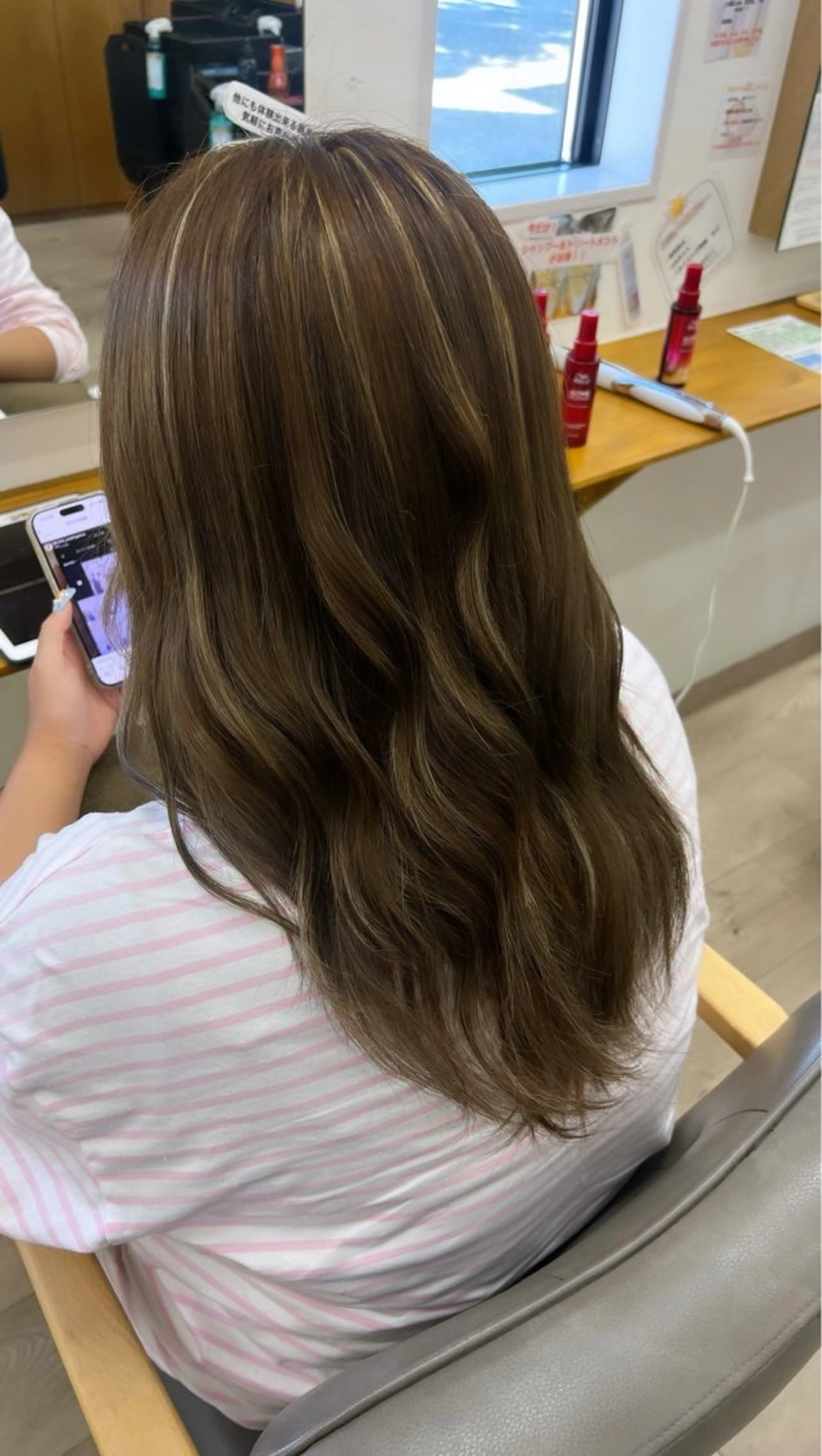 ロング カラー ハイライトカラー ハイライト 山下 稚葉 艶髪/透明感カラーのヘアスタイル