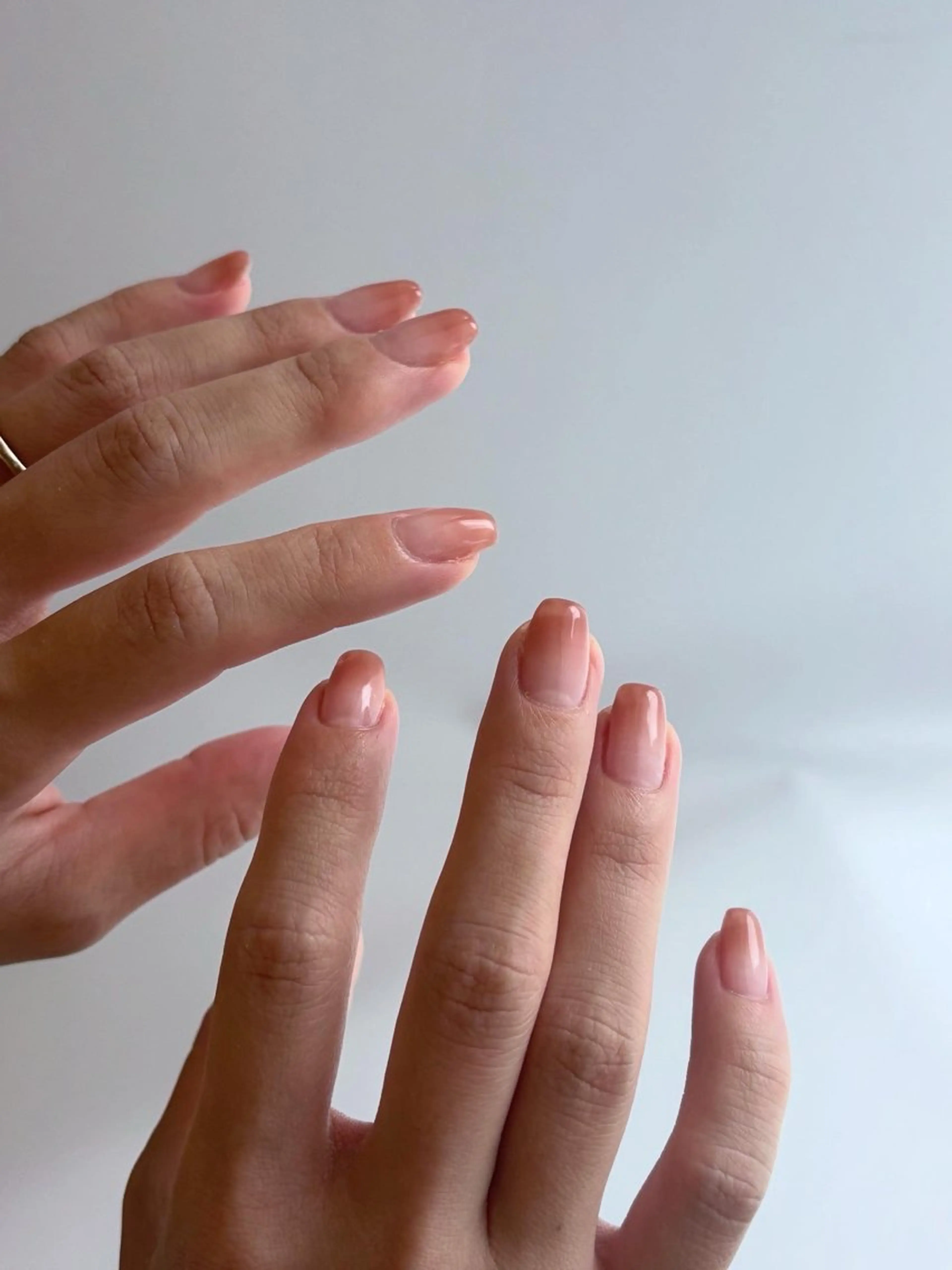 ネイル グラデーション ピンク シンプルネイル ハンドネイル Elio 国泰寺のネイルデザイン