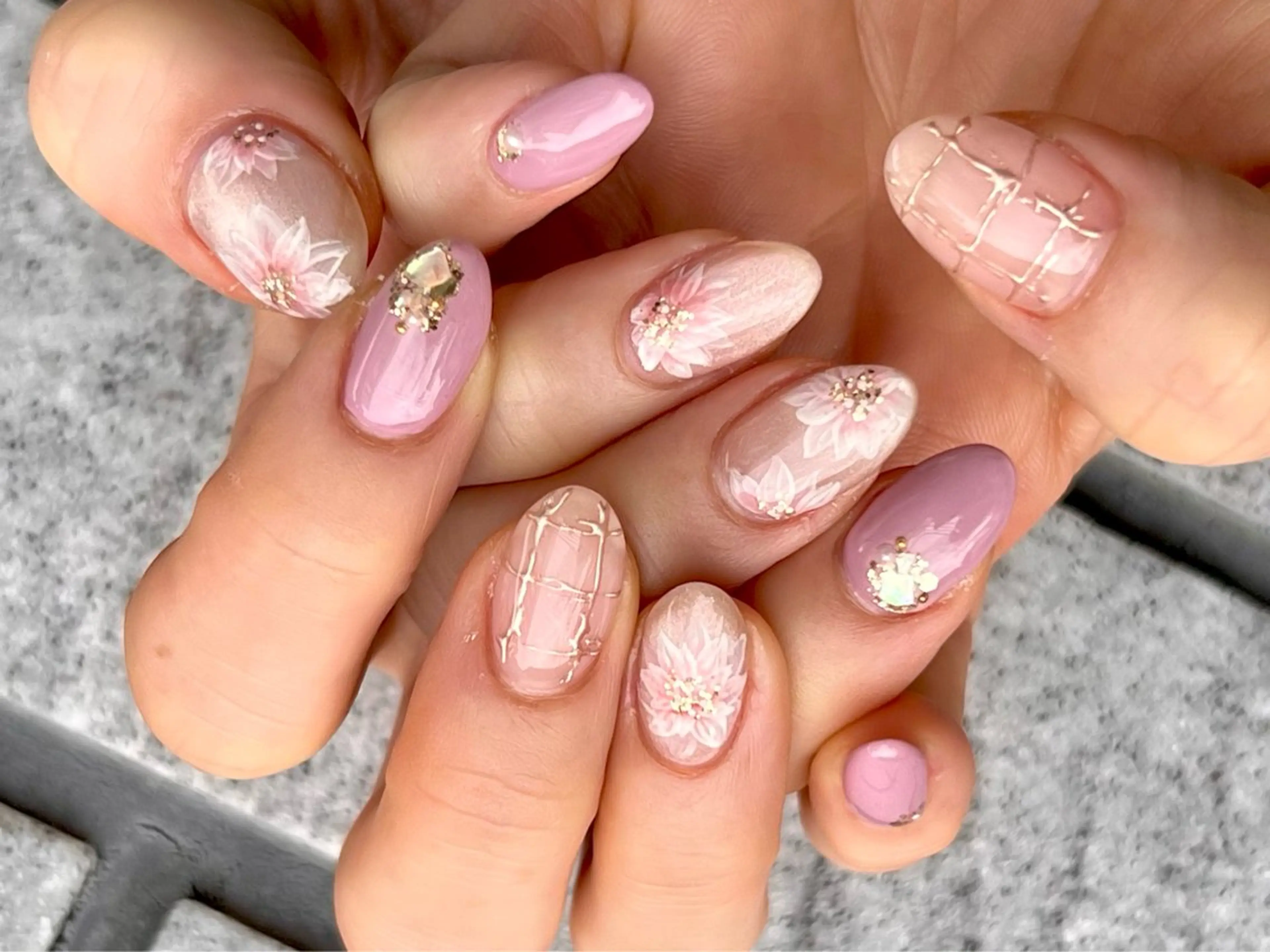 ネイル ストーンネイル ハンドネイル FIORITURA Maikoのネイルデザイン