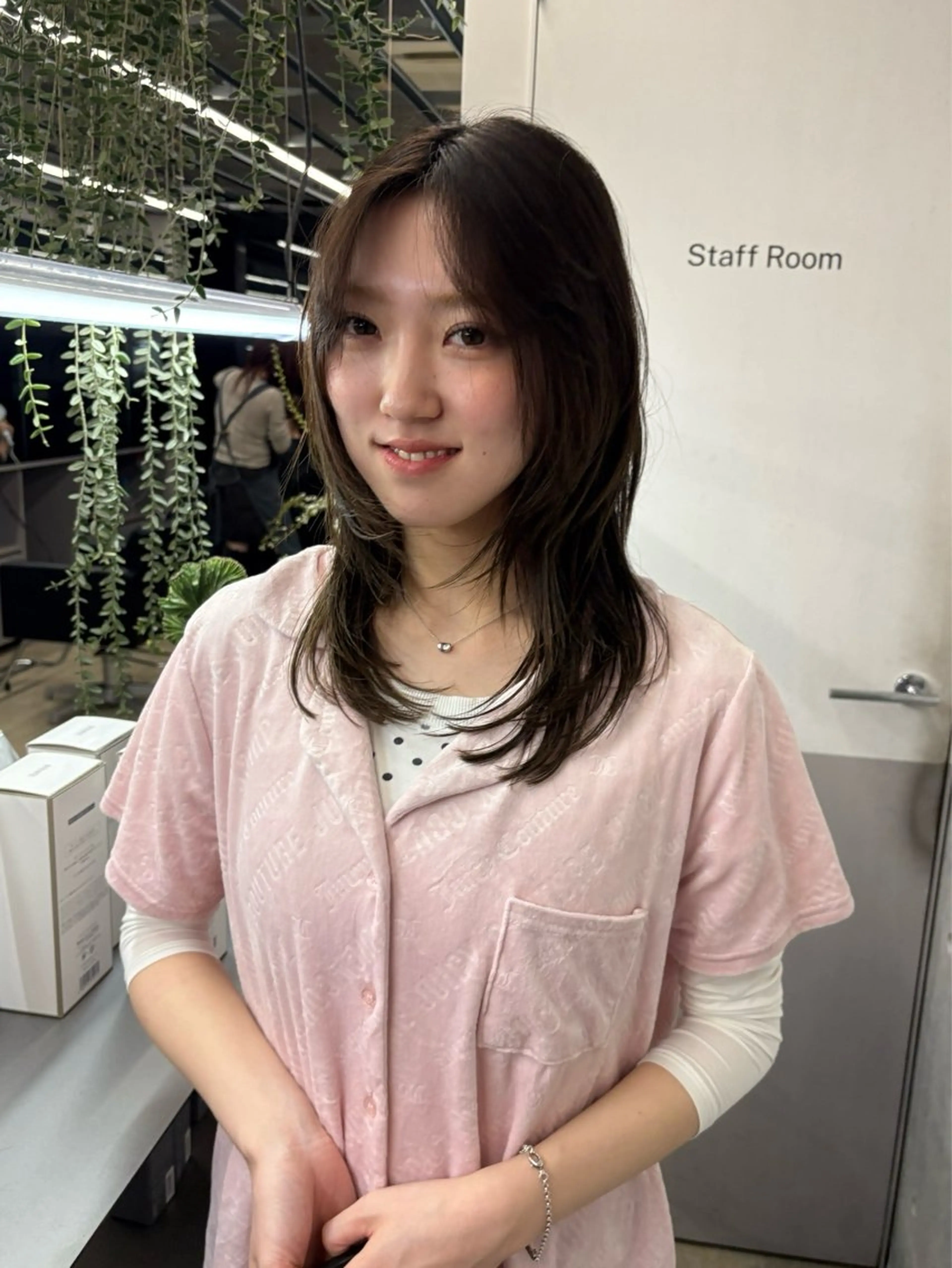 ミディアム フジイ トワのヘアスタイル