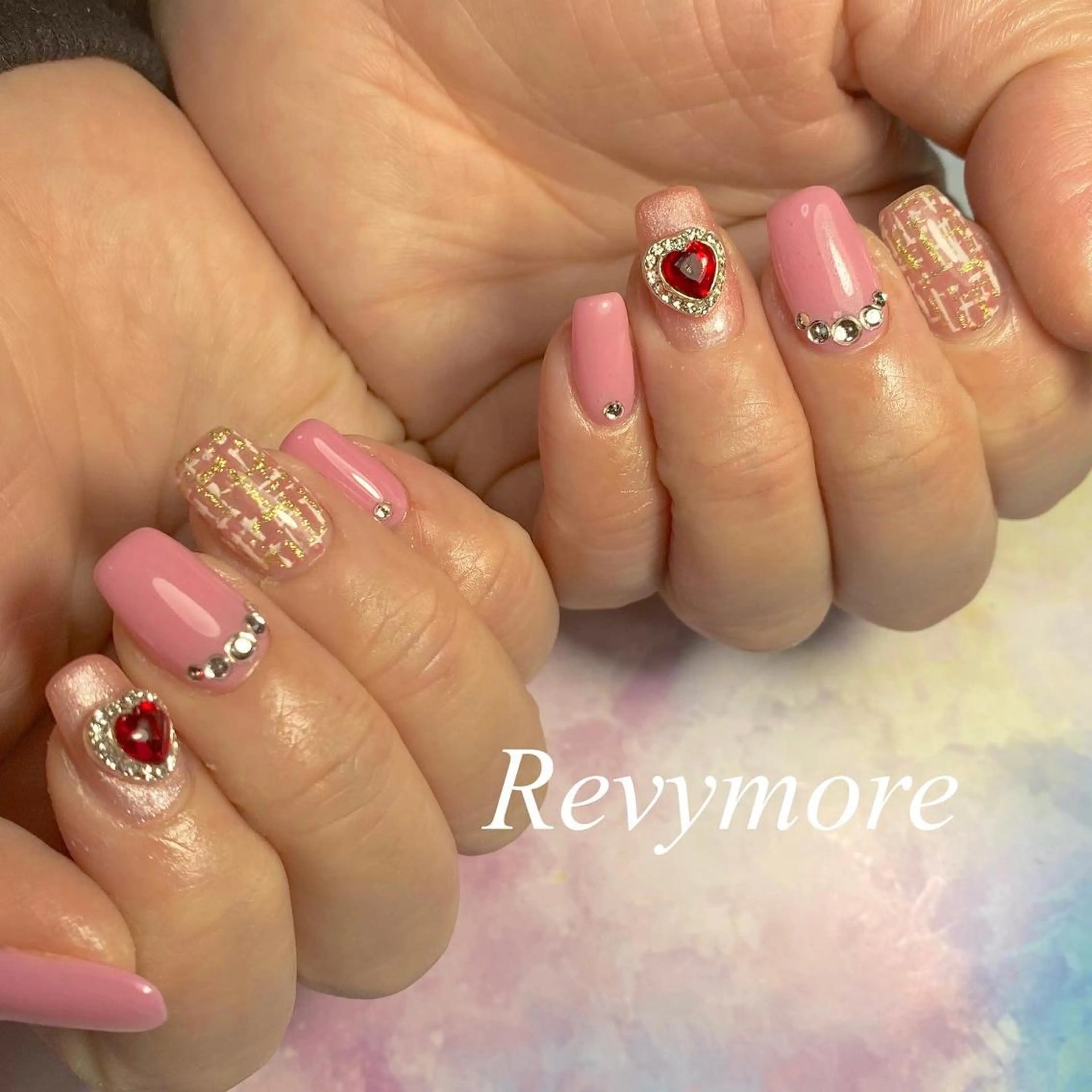 ミディアム ネイル ジェルネイル ハート ニュアンスネイル オフィスネイル ピンク nail salon Revymoreのネイルデザイン