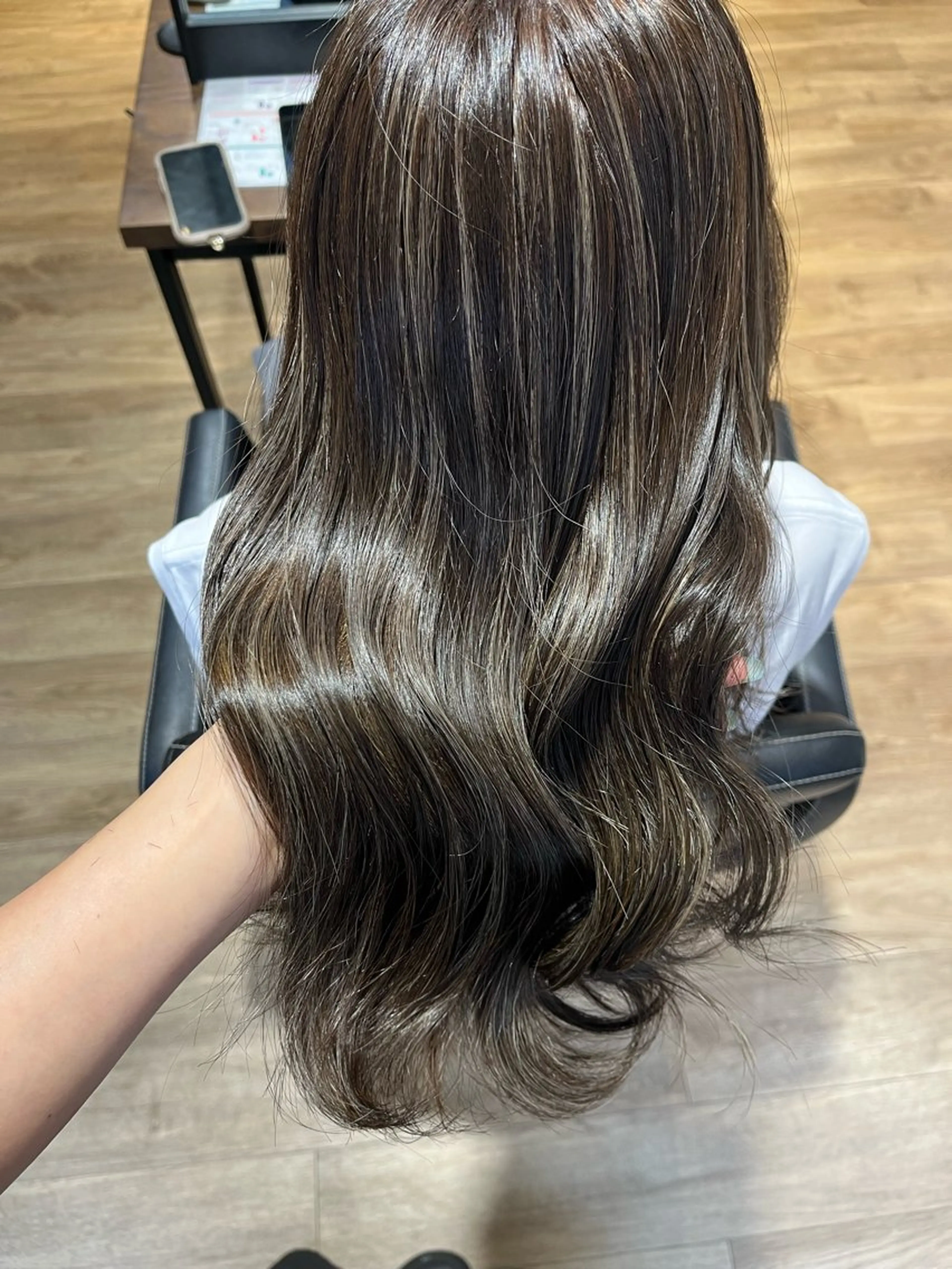 セミロング カラー ハイライトカラー ハイライト ✨艶髪✨ 奈須晴香のヘアスタイル