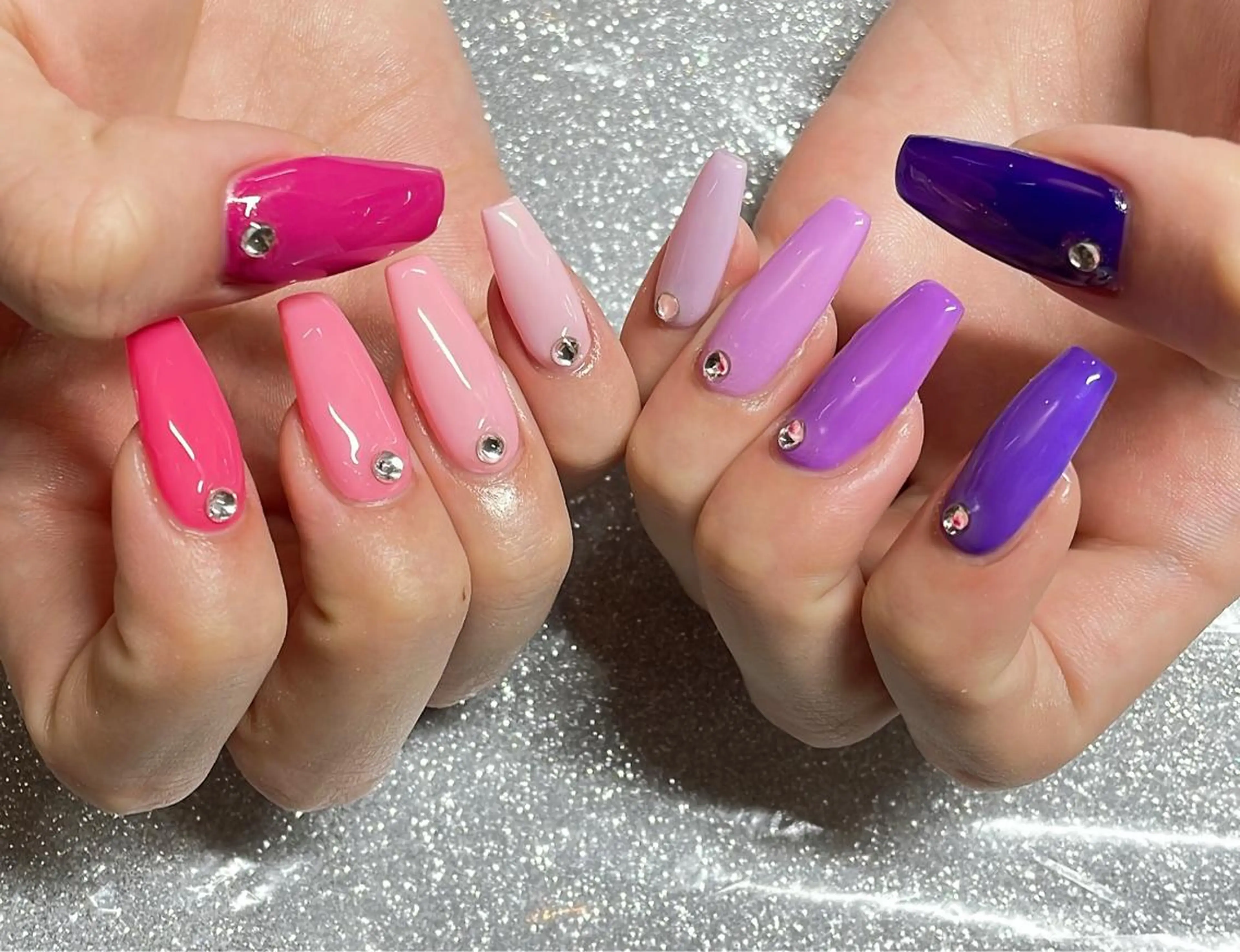 ネイル ハンドネイル VIERU 🌈🎀💖のネイルデザイン