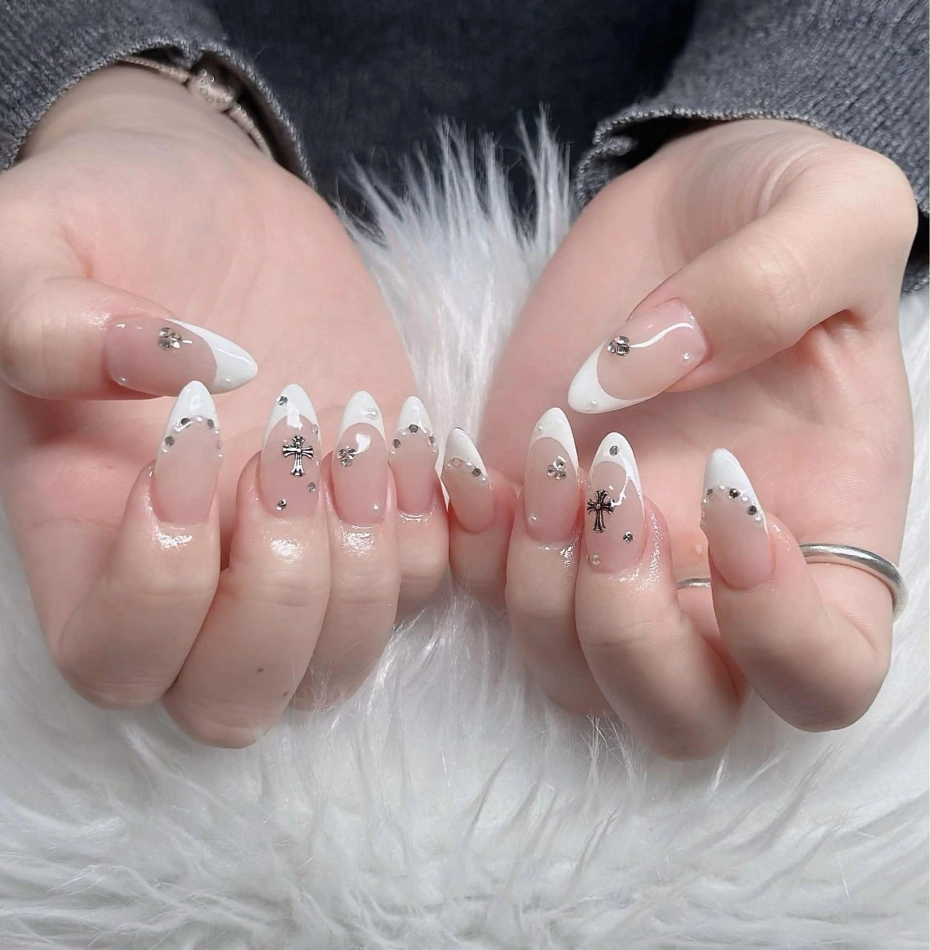 ネイル オーロラネイル フレンチネイル ジェルネイル ハロウィン キラキラネイル ハンドネイル H.baby Nail Salonのネイルデザイン