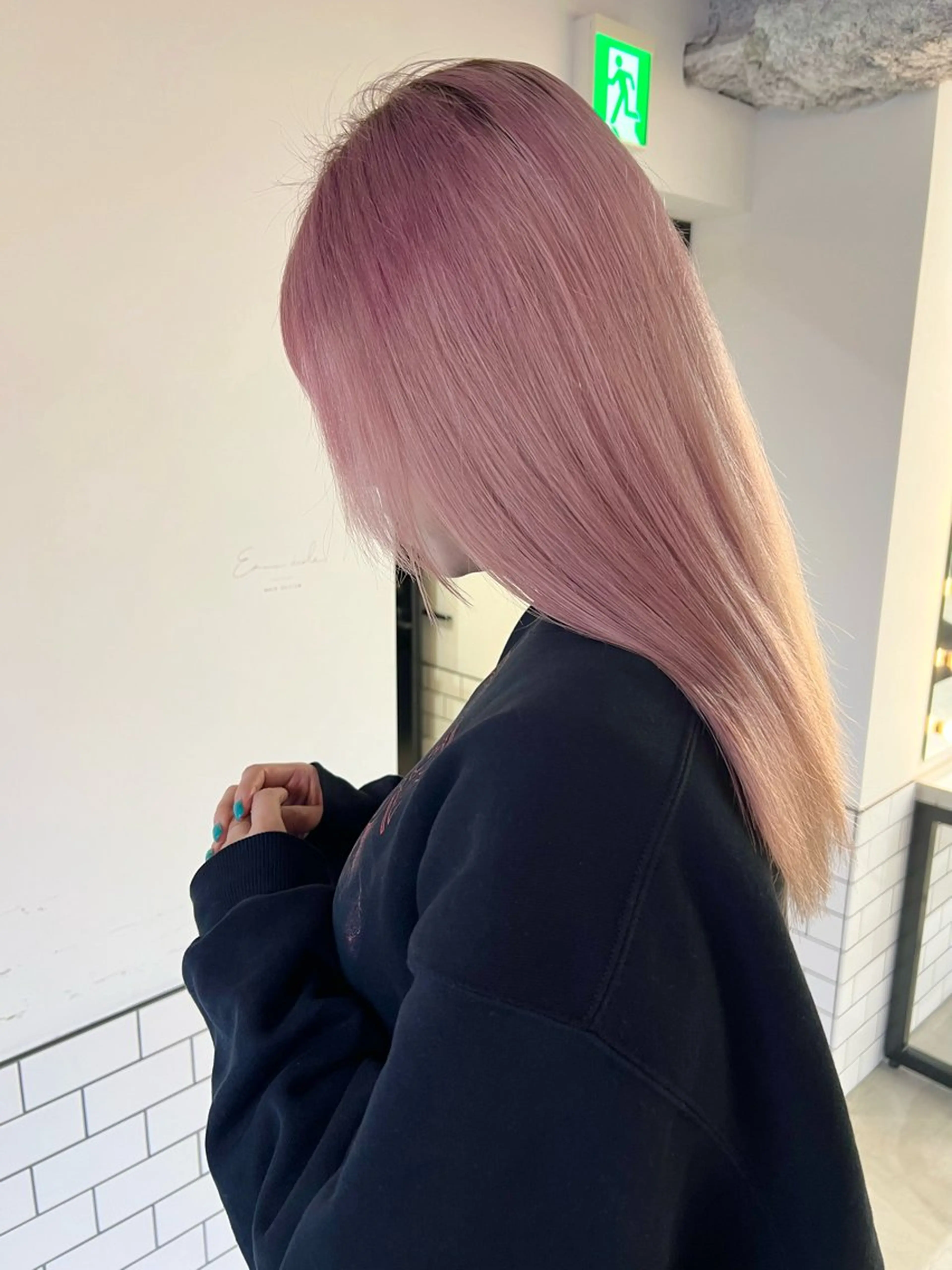 ロング 奥田 葵のヘアスタイル