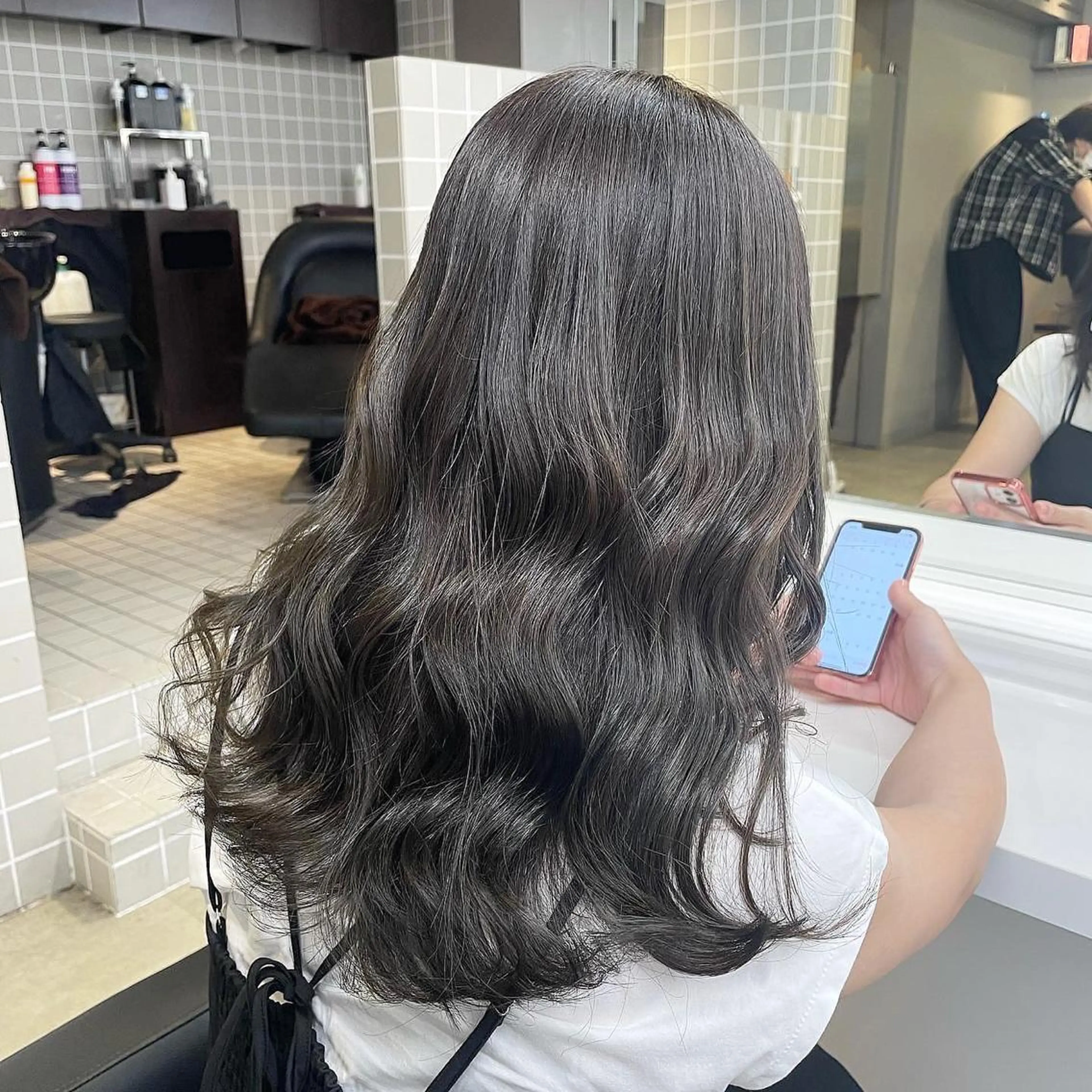 セミロング カラー パーマ ヘアアレンジ メンズ キッズ ネイル マツエク・マツパ アイブロウ 🦋韓国レイヤー｜ 透明感グレージュ🦋のヘアスタイル