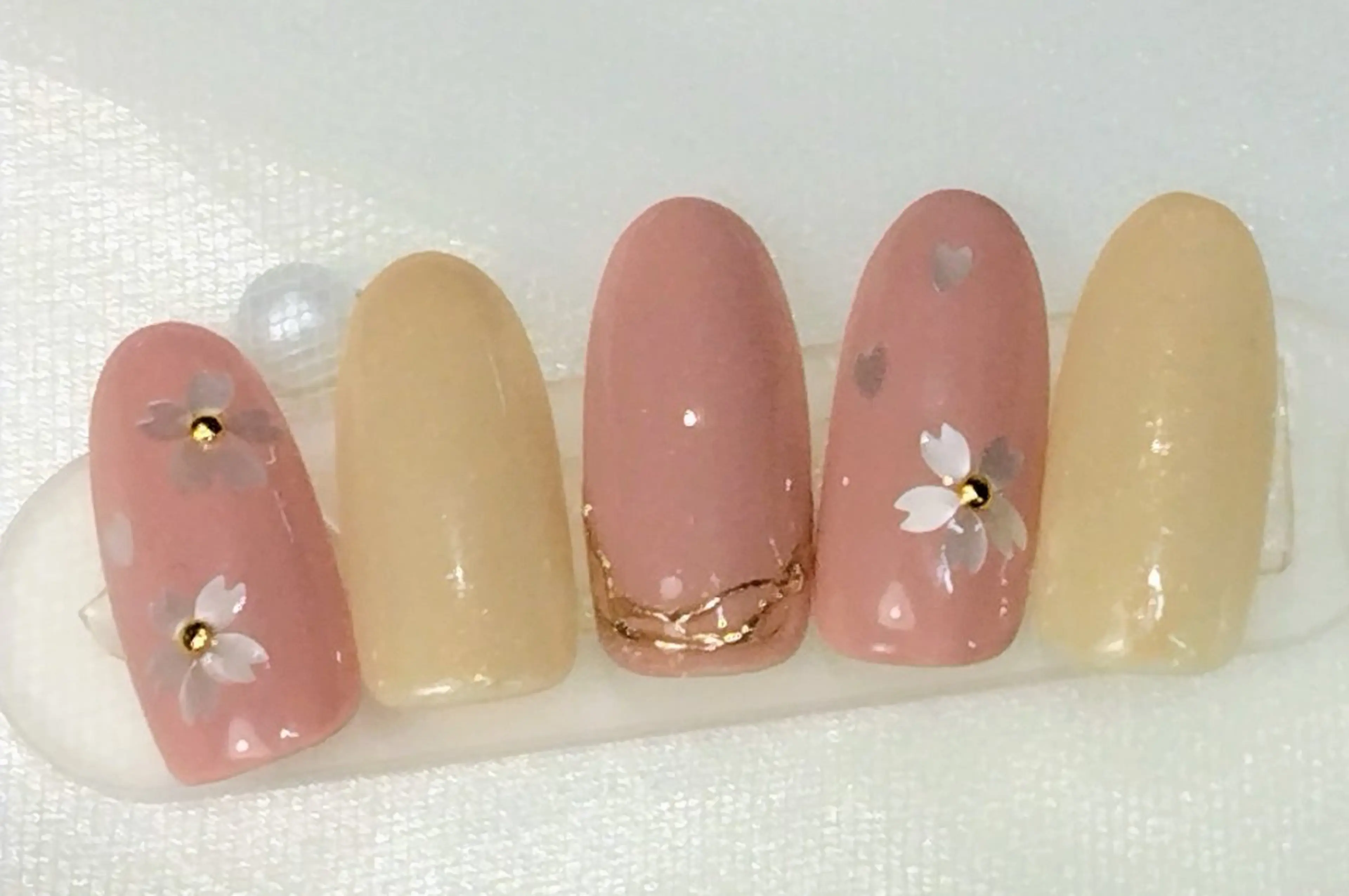 ネイル アートネイル 桜ネイル ミラーネイル ハンドネイル ARTEMIS SAITOのネイルデザイン