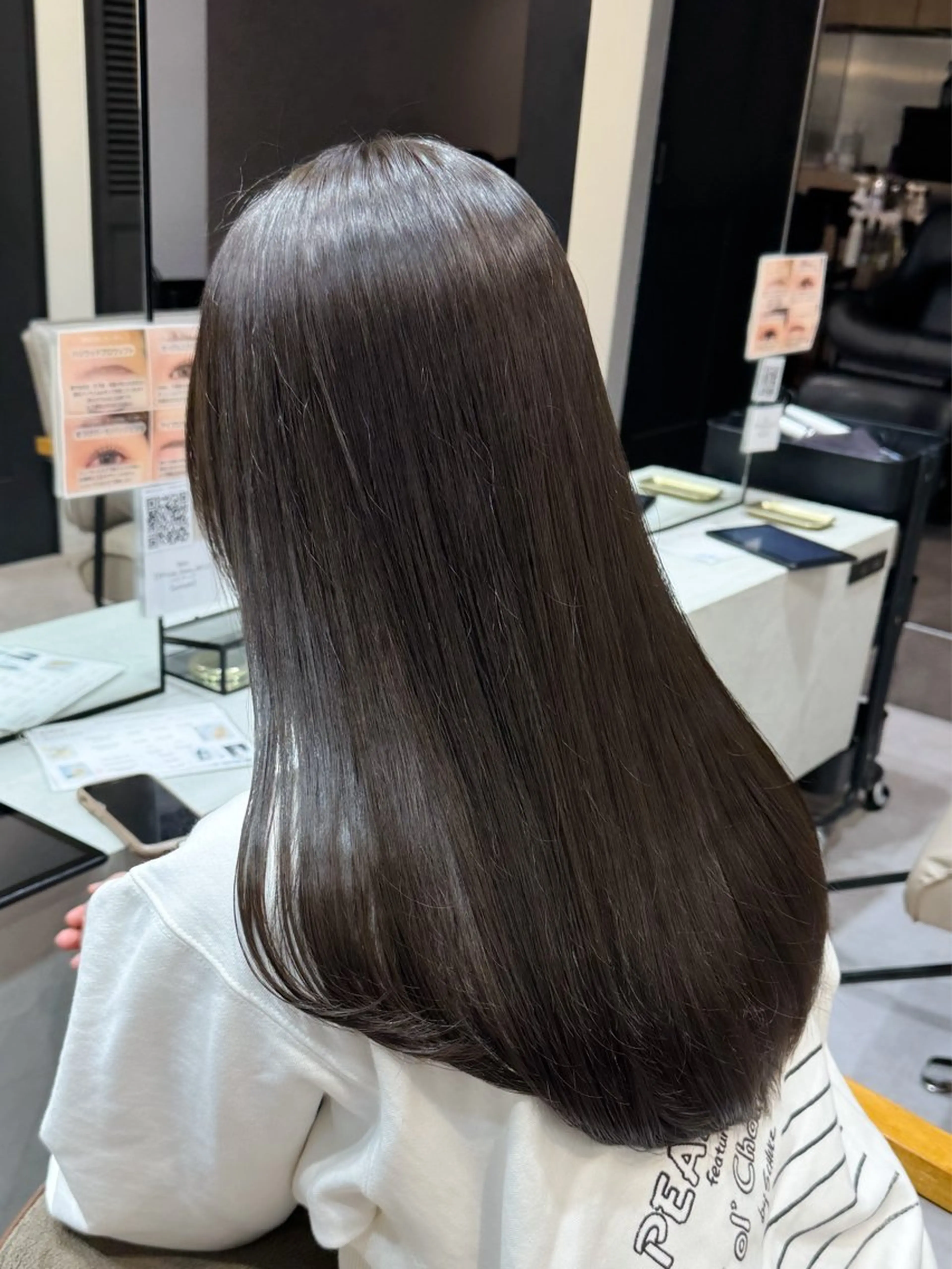 セミロング カラー ヘアアレンジ ブリーチ ダブルカラー イヤリングカラー イルミナカラー ブリーチなしカラー 立川レイヤー 透明感カラーaoiのヘアスタイル