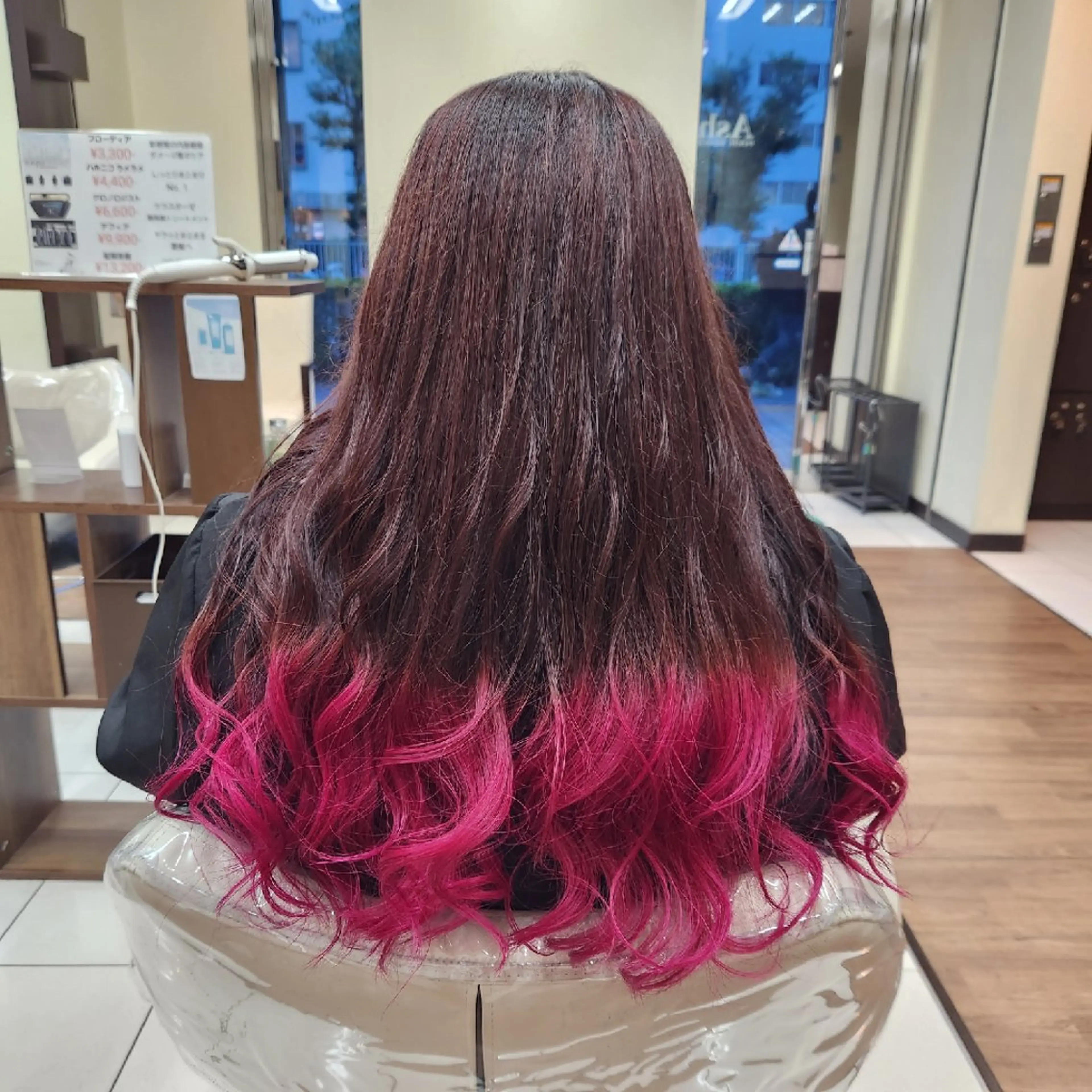 ロング カラー 推しアニメカラー🌈 ツヤ透明感カラー🦄のヘアスタイル