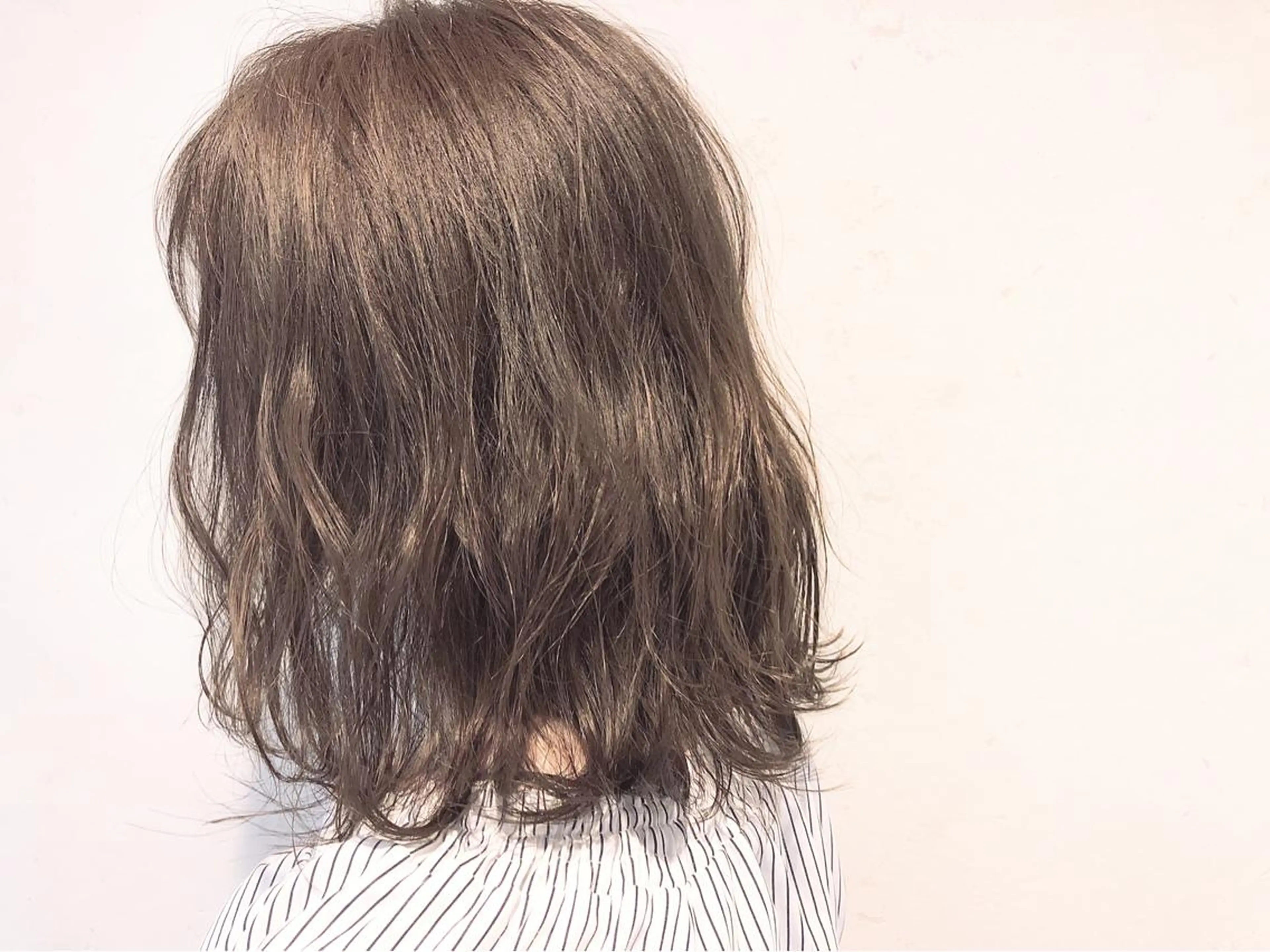 ミディアム カラー 伊藤 さやかのヘアスタイル