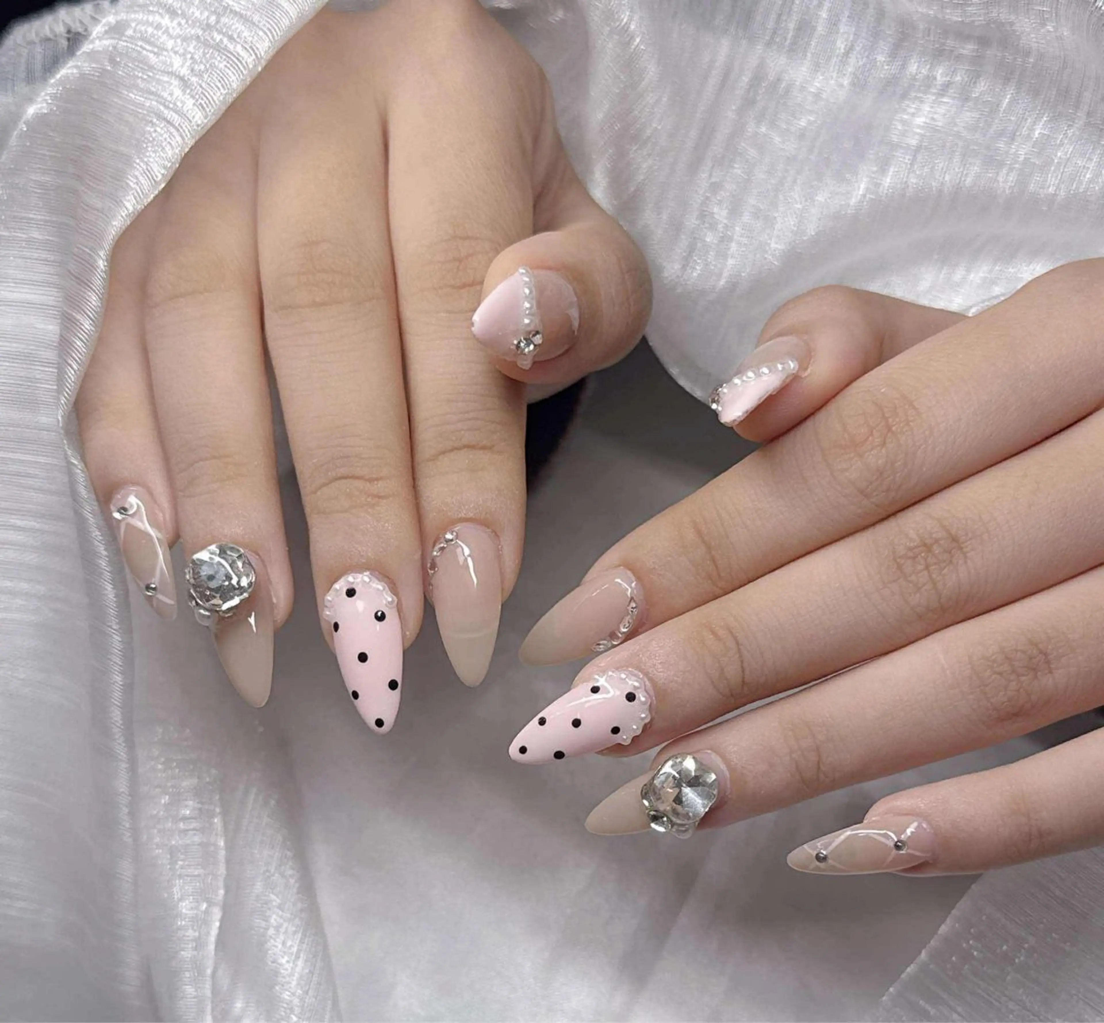 ネイル 長さ出し グラデーション 卒業式 キラキラネイル マグネットネイル ハンドネイル Lee Nailsのネイルデザイン