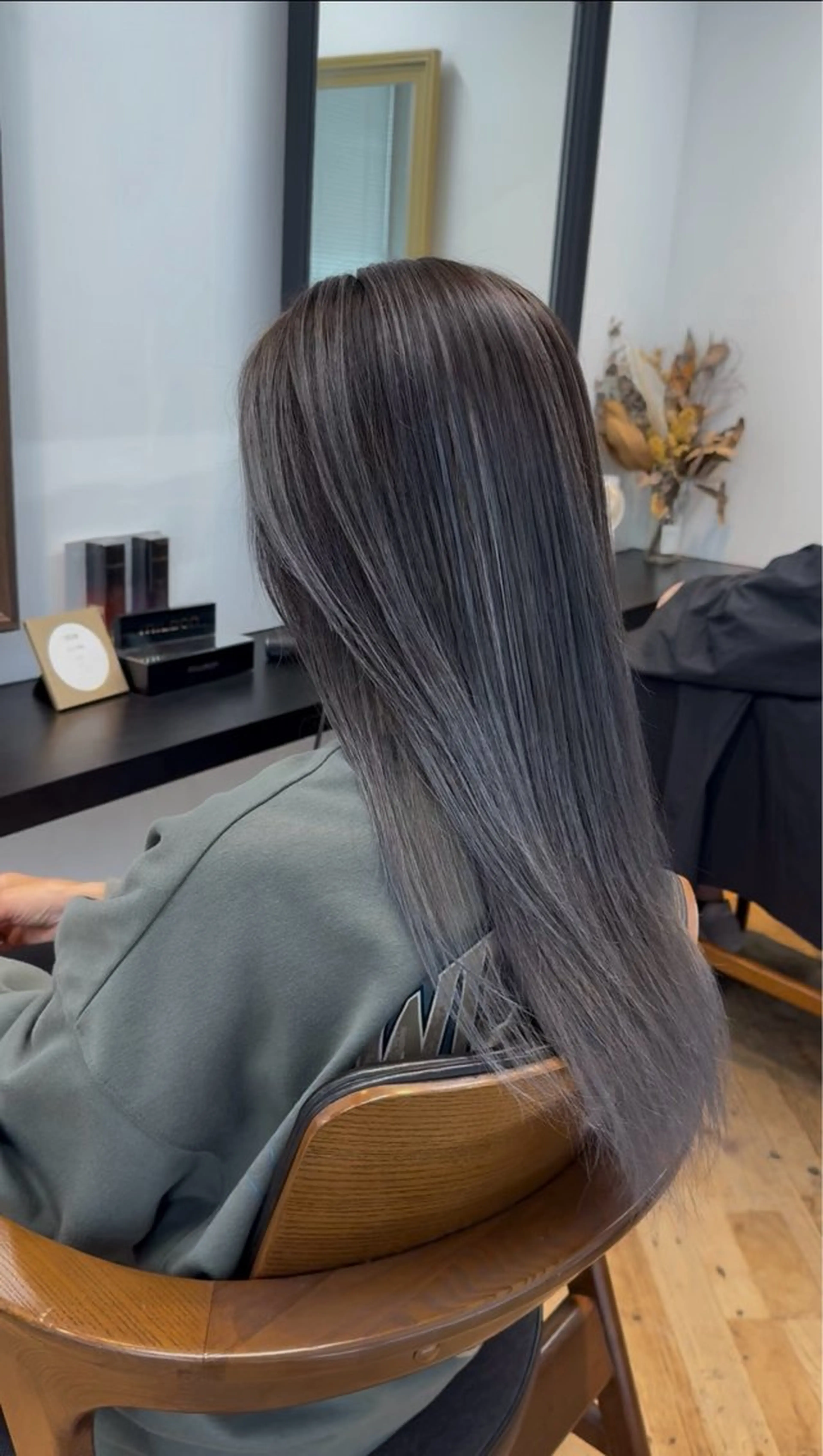 カラー バレイヤージュ ブリーチ カット ヘアカラー 栗原 莉玖のヘアスタイル