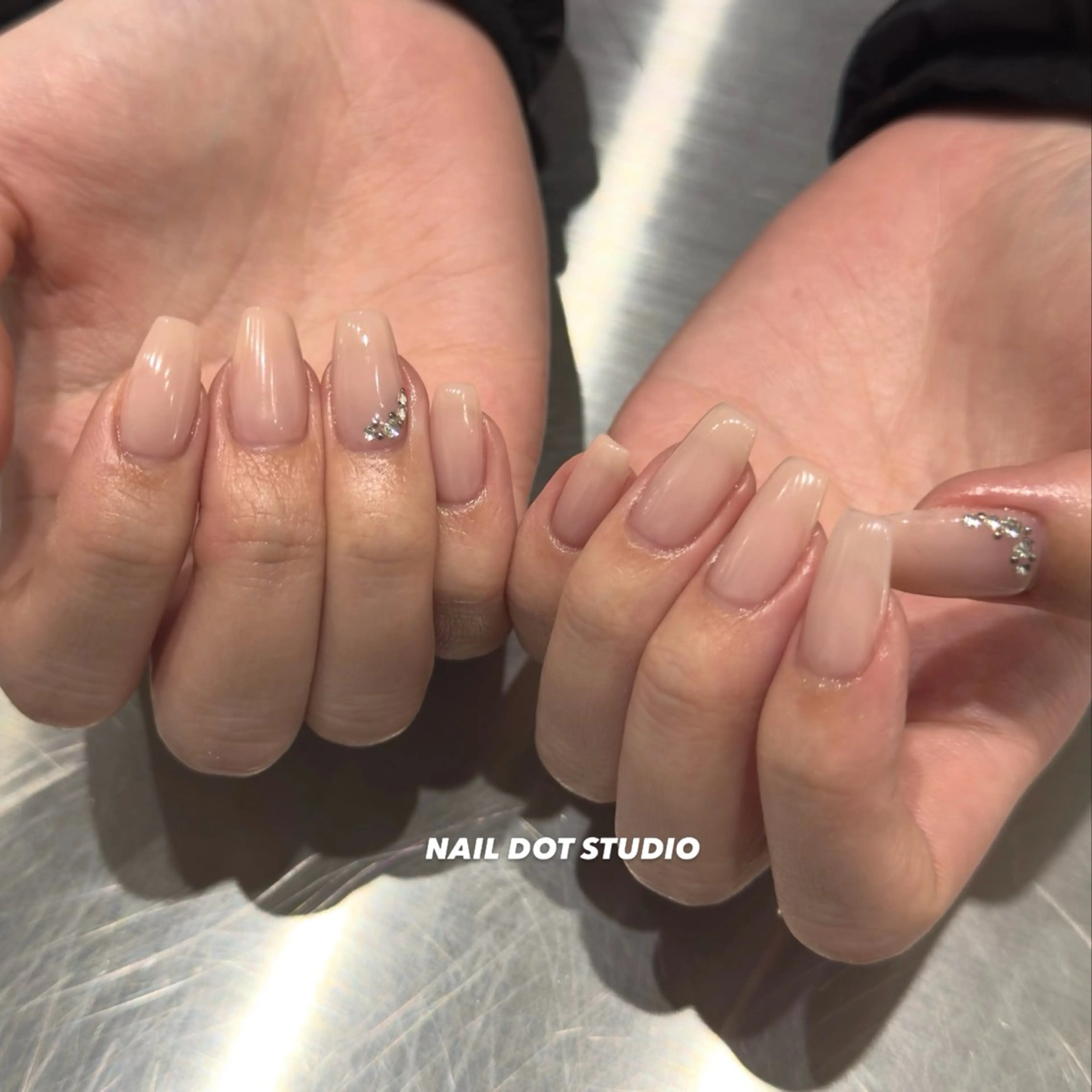 ネイル ハンドネイル NAILDOTSTU DIO SEINAのネイルデザイン