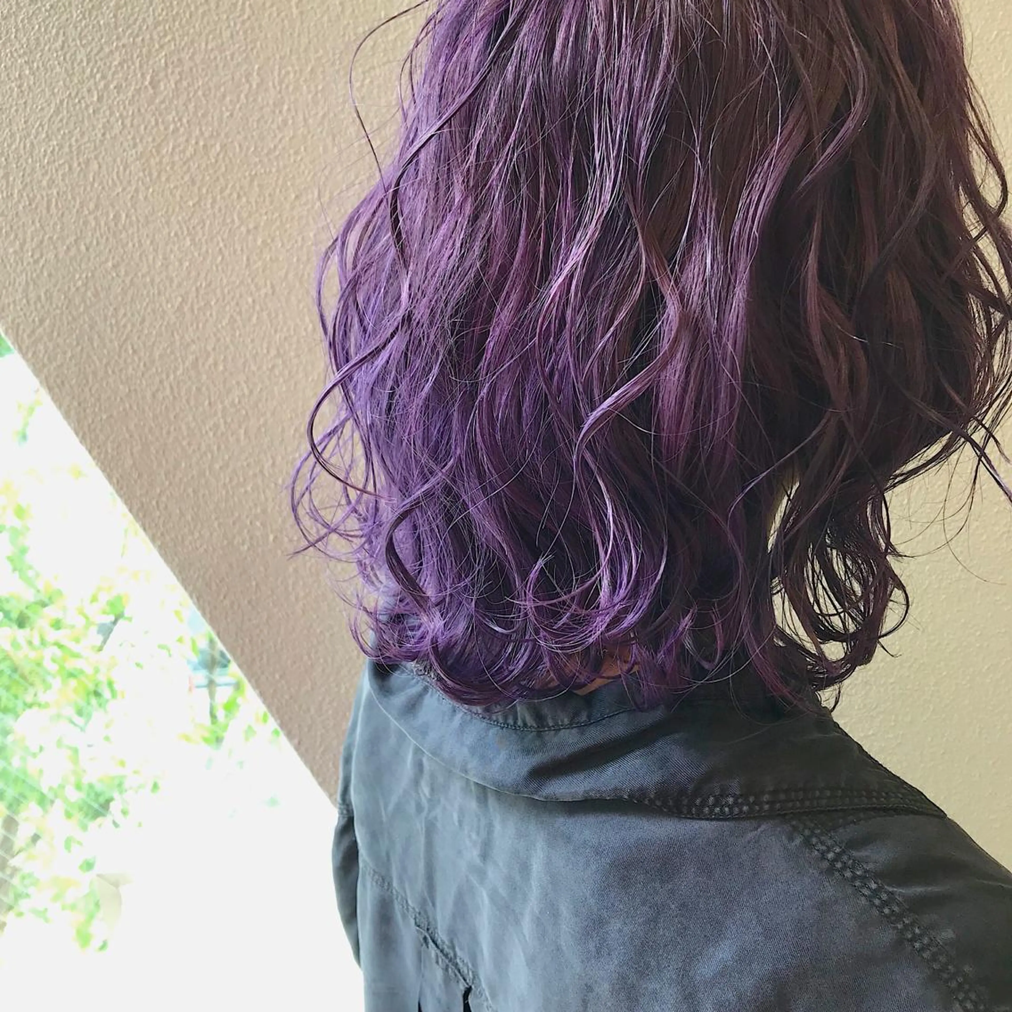 ミディアム カラー バイオレットカラー ヘアカラー トリートメント lani ブリーチ /ダブルカラーのヘアスタイル