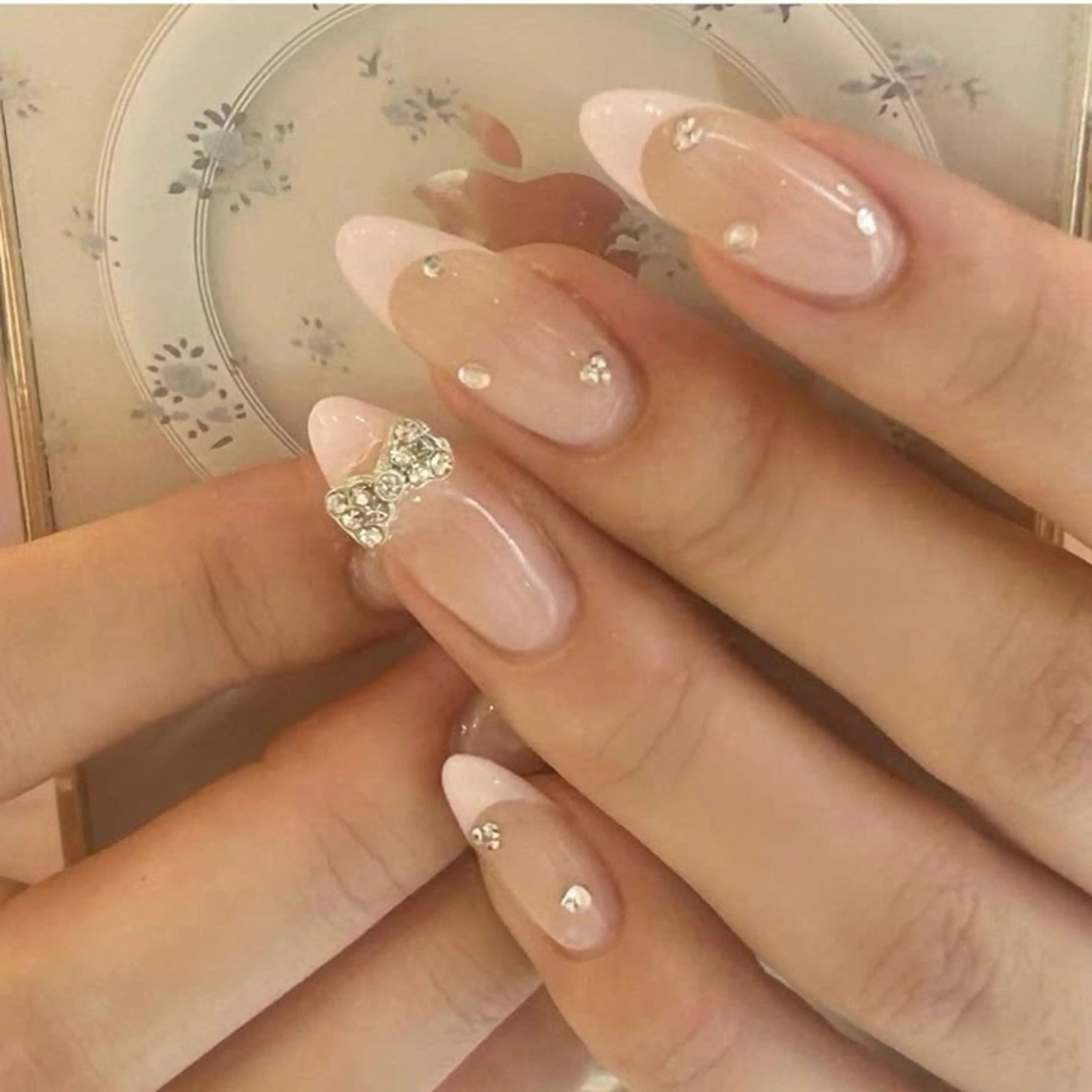 ネイル グラデーション ラメ(グリッター) マグネットネイル ミラーネイル ニュアンスネイル ハンドネイル 波 なみのネイルデザイン