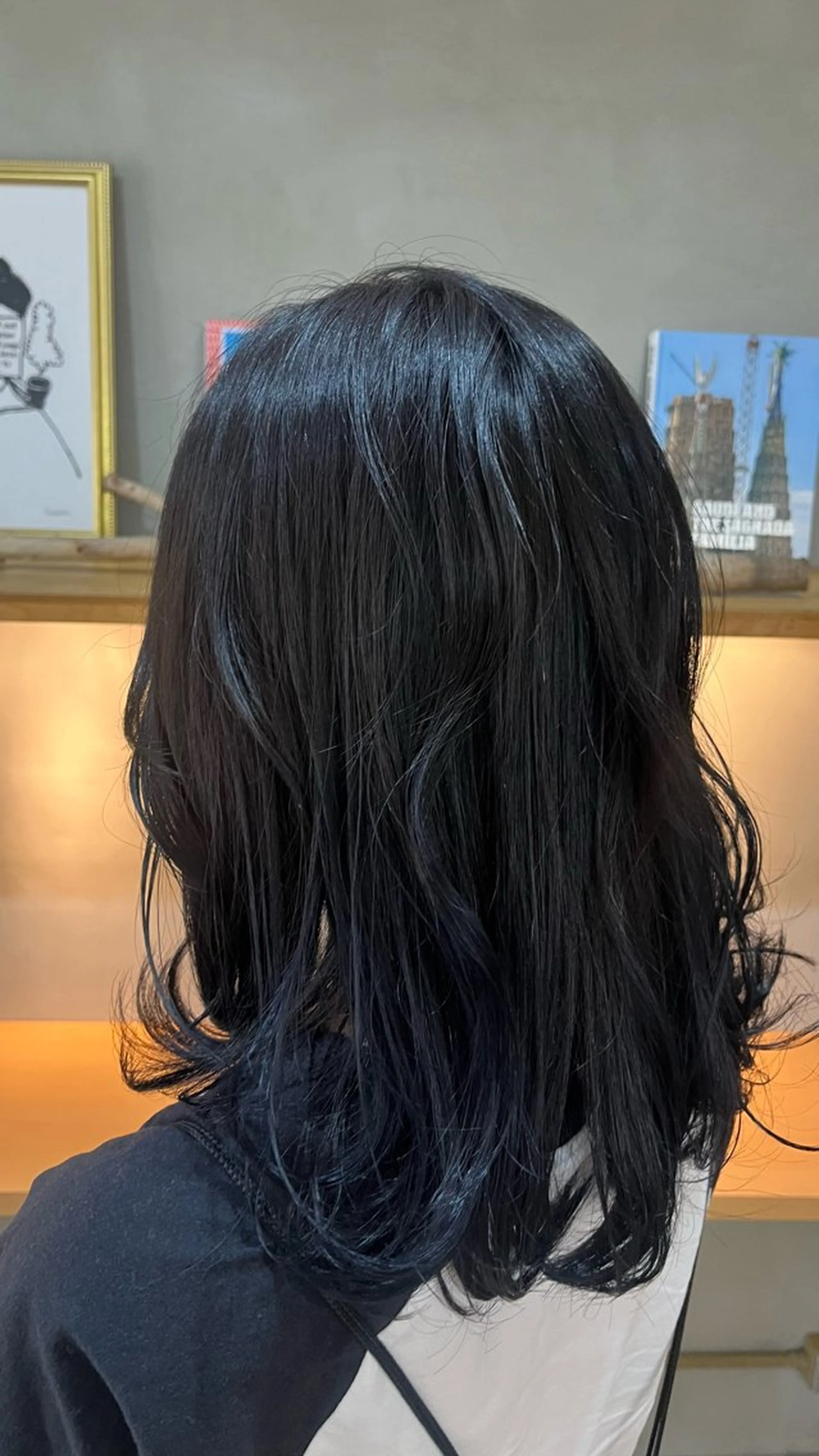 ミディアム カラー ブルーカラー グラデーションカラー 中尾咲音垢抜けカット お任せくださいのヘアスタイル