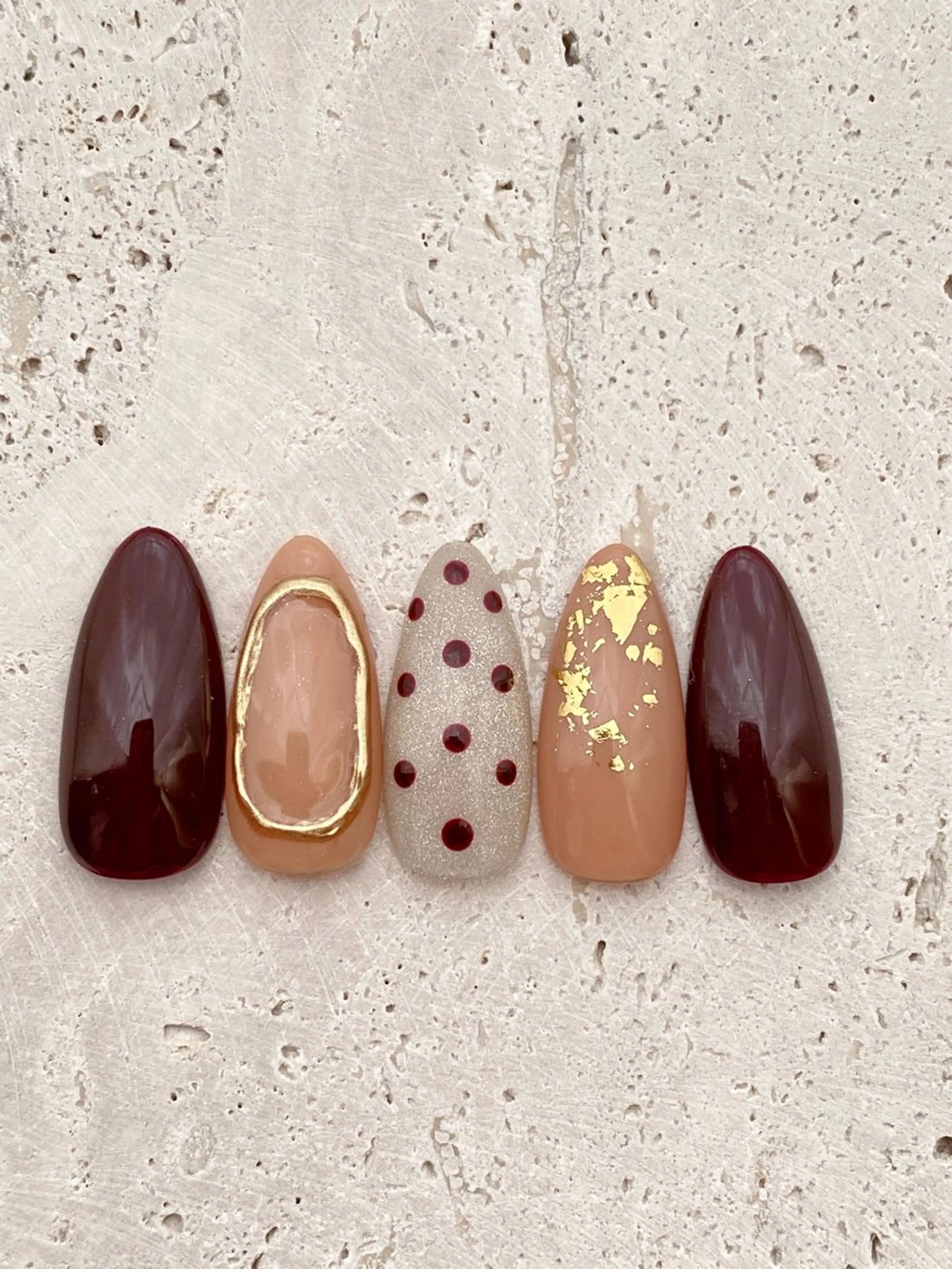 ネイル ボルドー ドット ミラーネイル 赤色 ハンドネイル iro+ nailのネイルデザイン