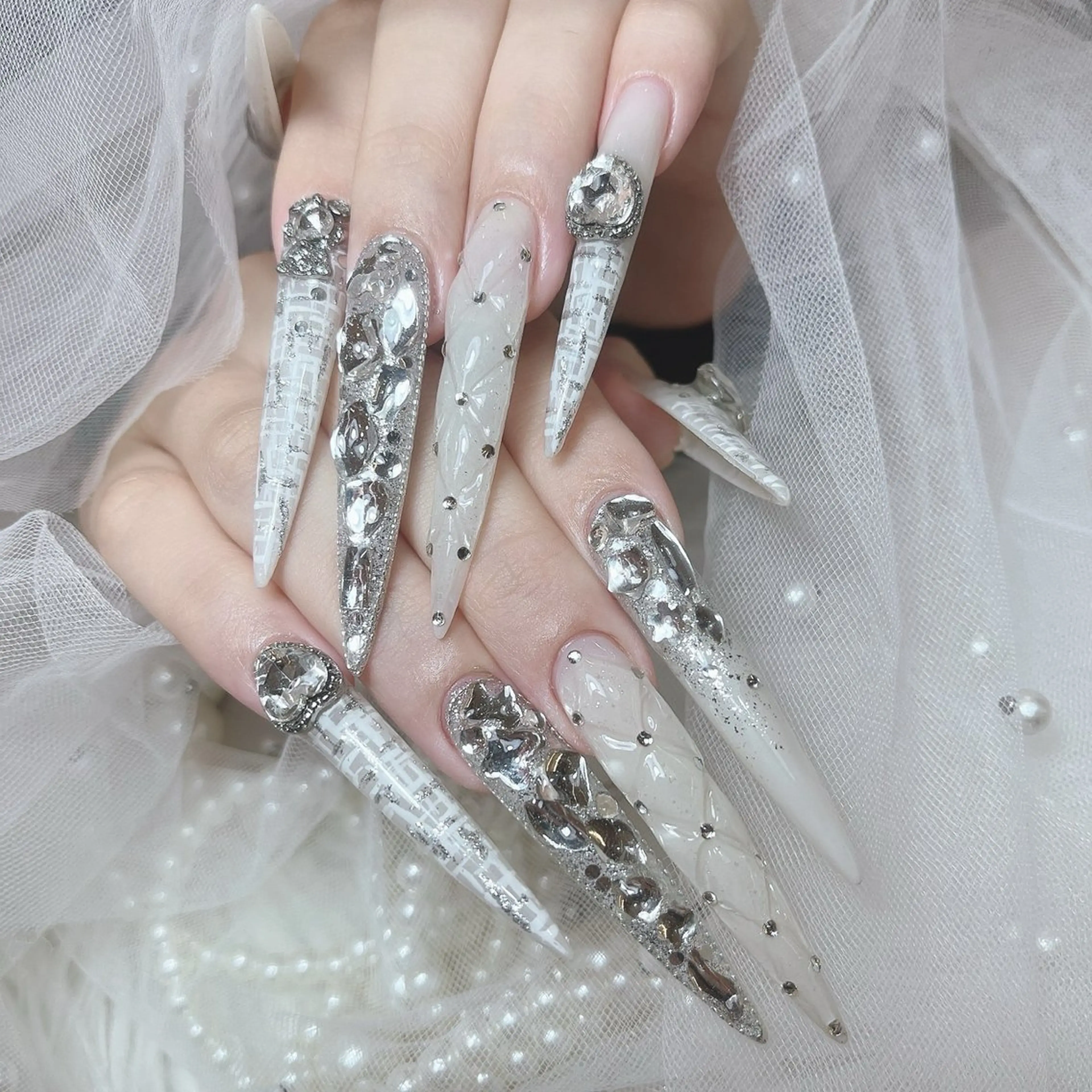 ロング ロング Chiin Nailのネイルデザイン