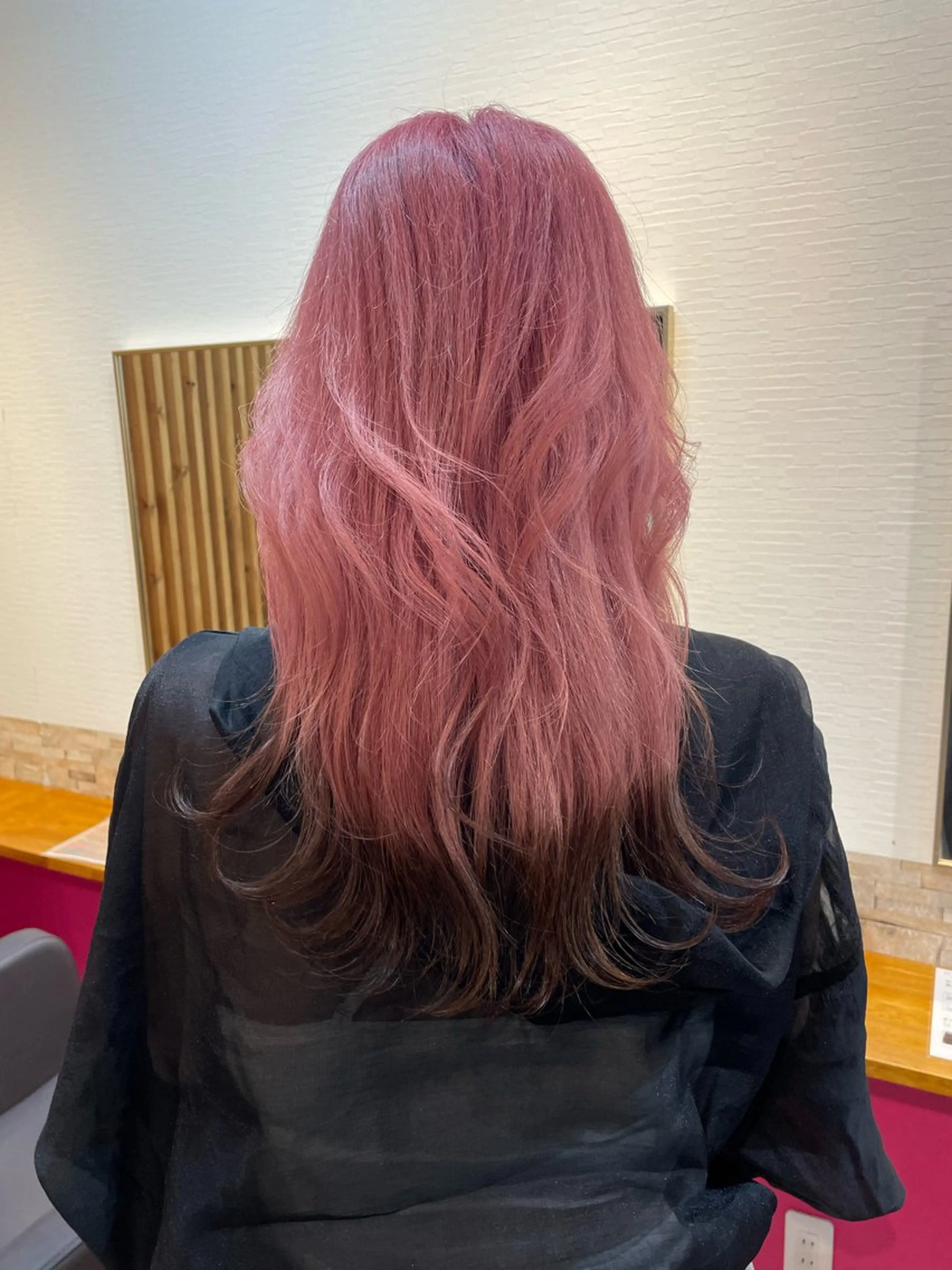 ロング カラー ブラウンカラー ピンクカラー ヘアカラー YUI/ ブリーチカラー🌷のヘアスタイル