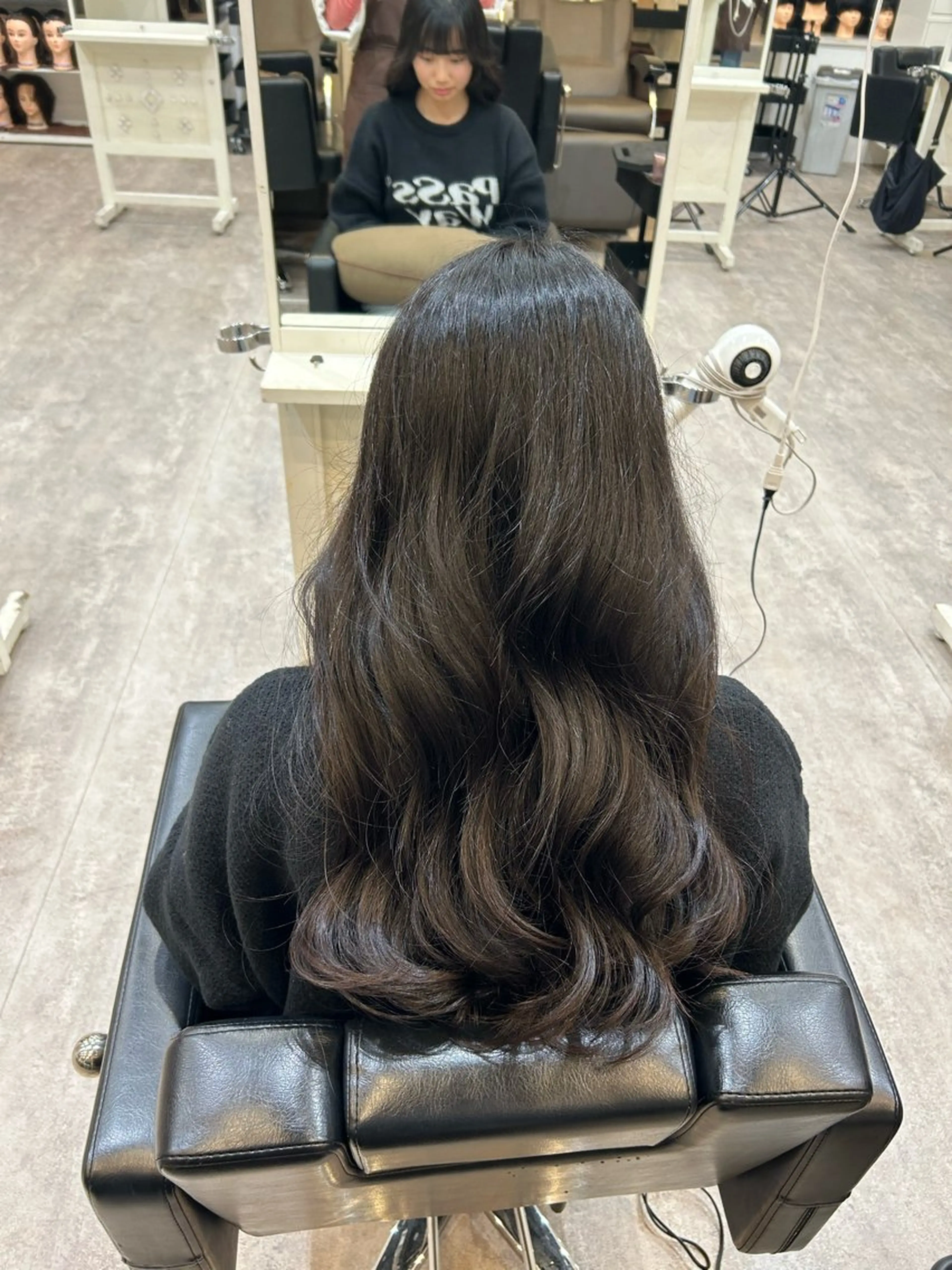 ロング 🩷愛咲🩷レイヤー /透明感カラーのヘアスタイル