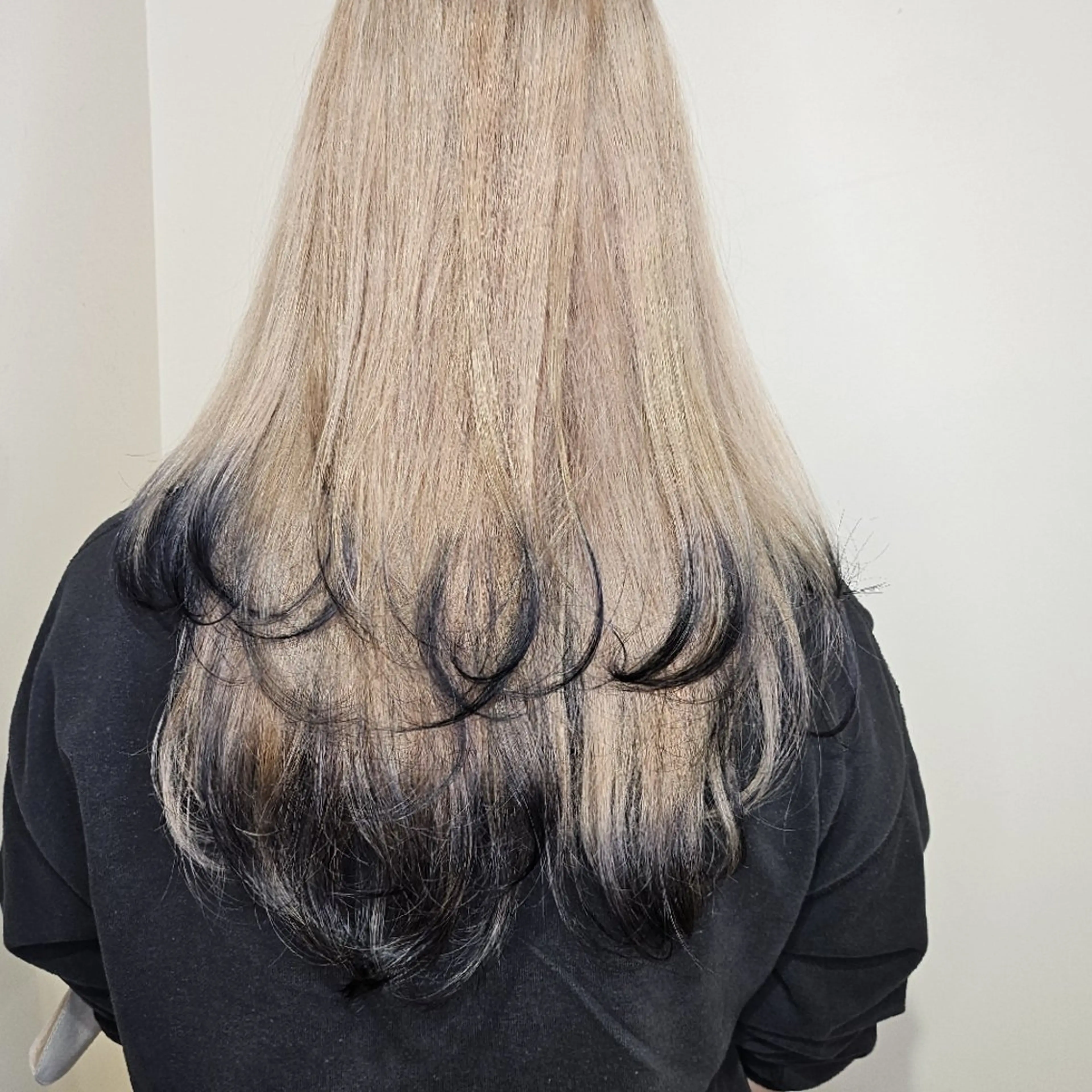 ロング レイヤーカット カット ヘアカラー トリートメント 🇰🇷透明感×ハイ トーン🌟tomoのヘアスタイル