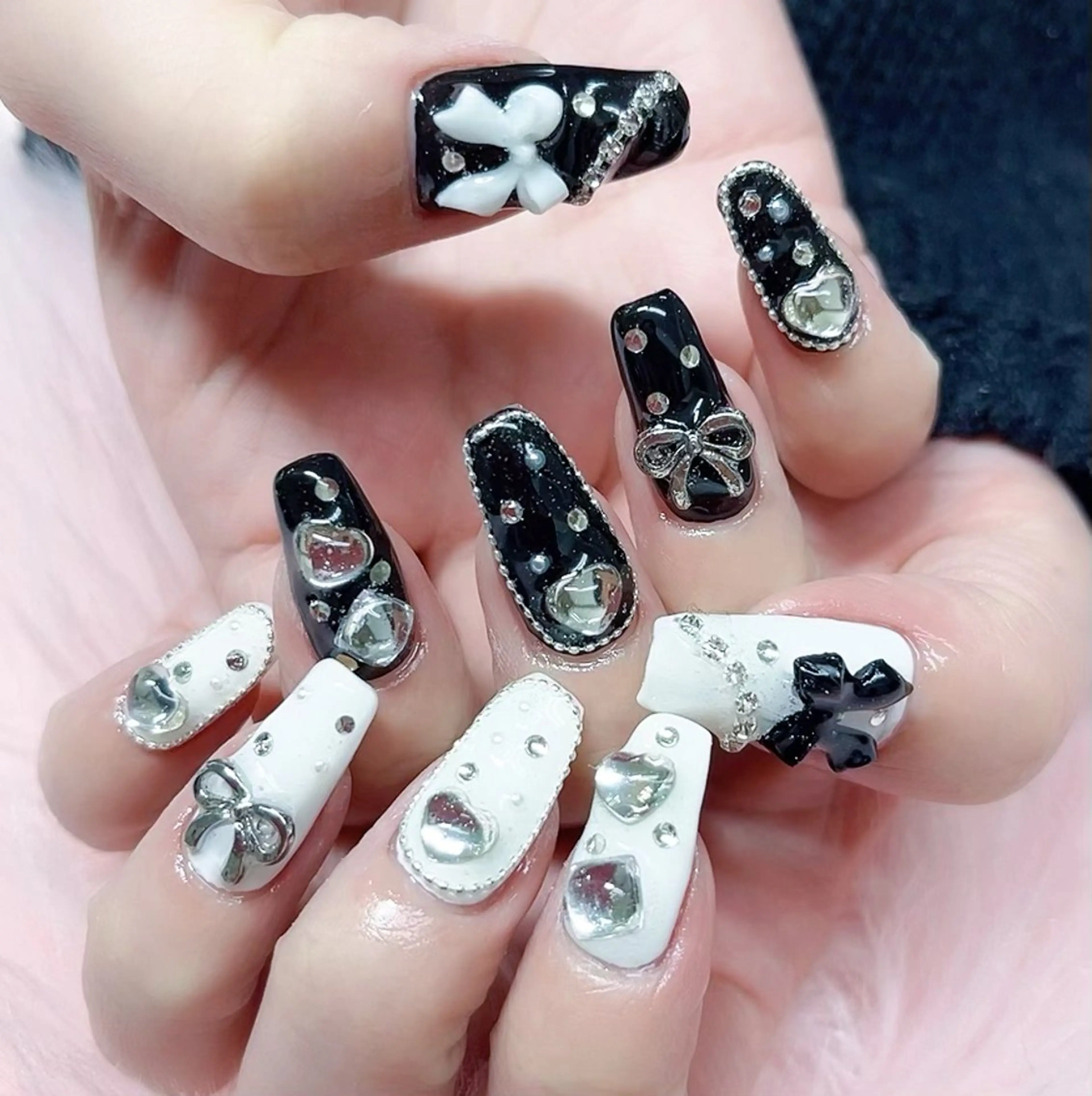 ネイル ハンドネイル MoonNail ユリ🌸のネイルデザイン