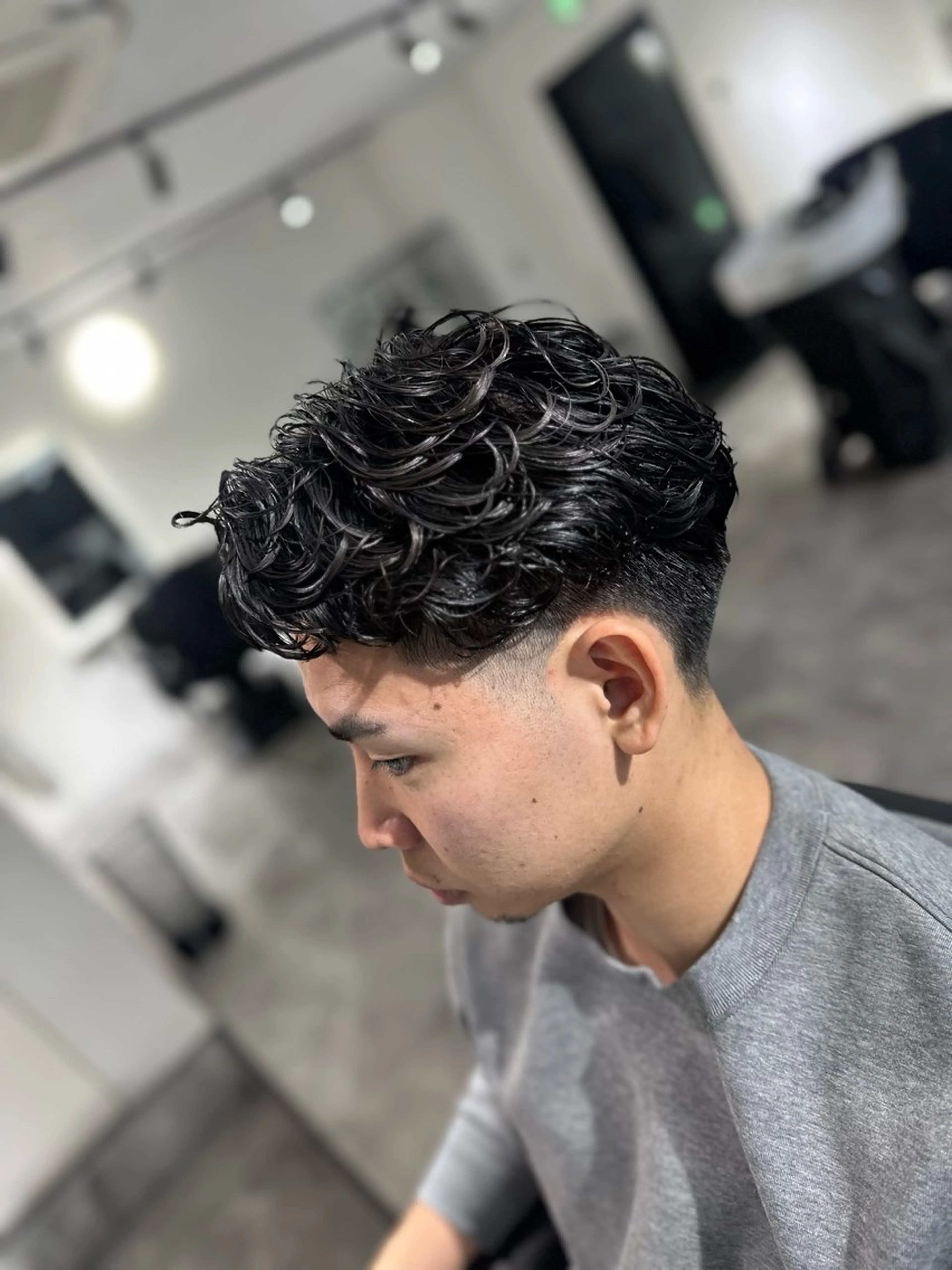 ショート パーマ メンズ センターパート フェードカット メンズパーマ メンズツイストパーマ ツーブロック 池袋/FADE /メンズ特化のヘアスタイル