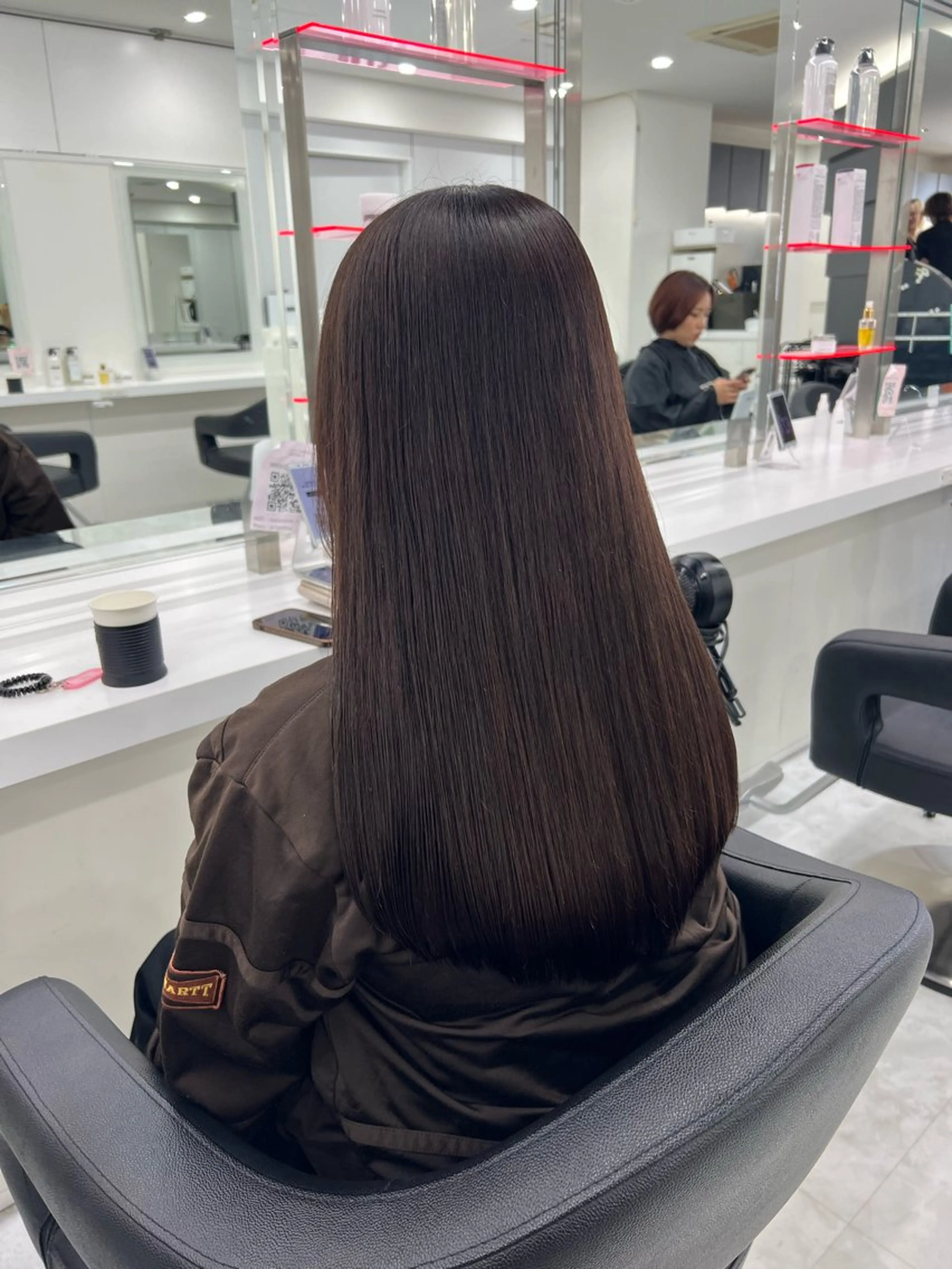 ロング カラー ヘアカラー トリートメント 透明感カラー🫧 レイヤーカットのヘアスタイル