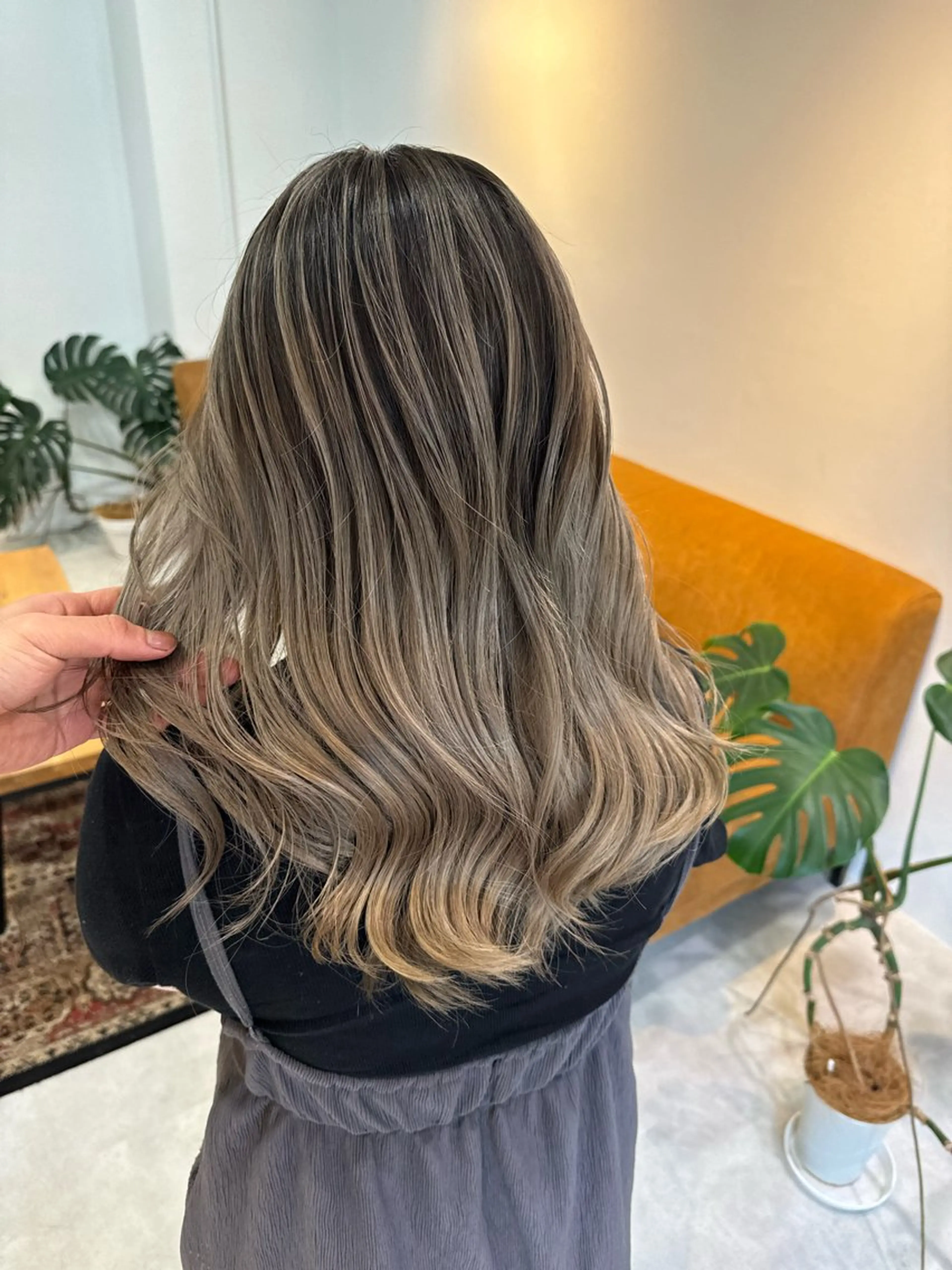 セミロング ヘアカラー Merly Osakaのヘアスタイル