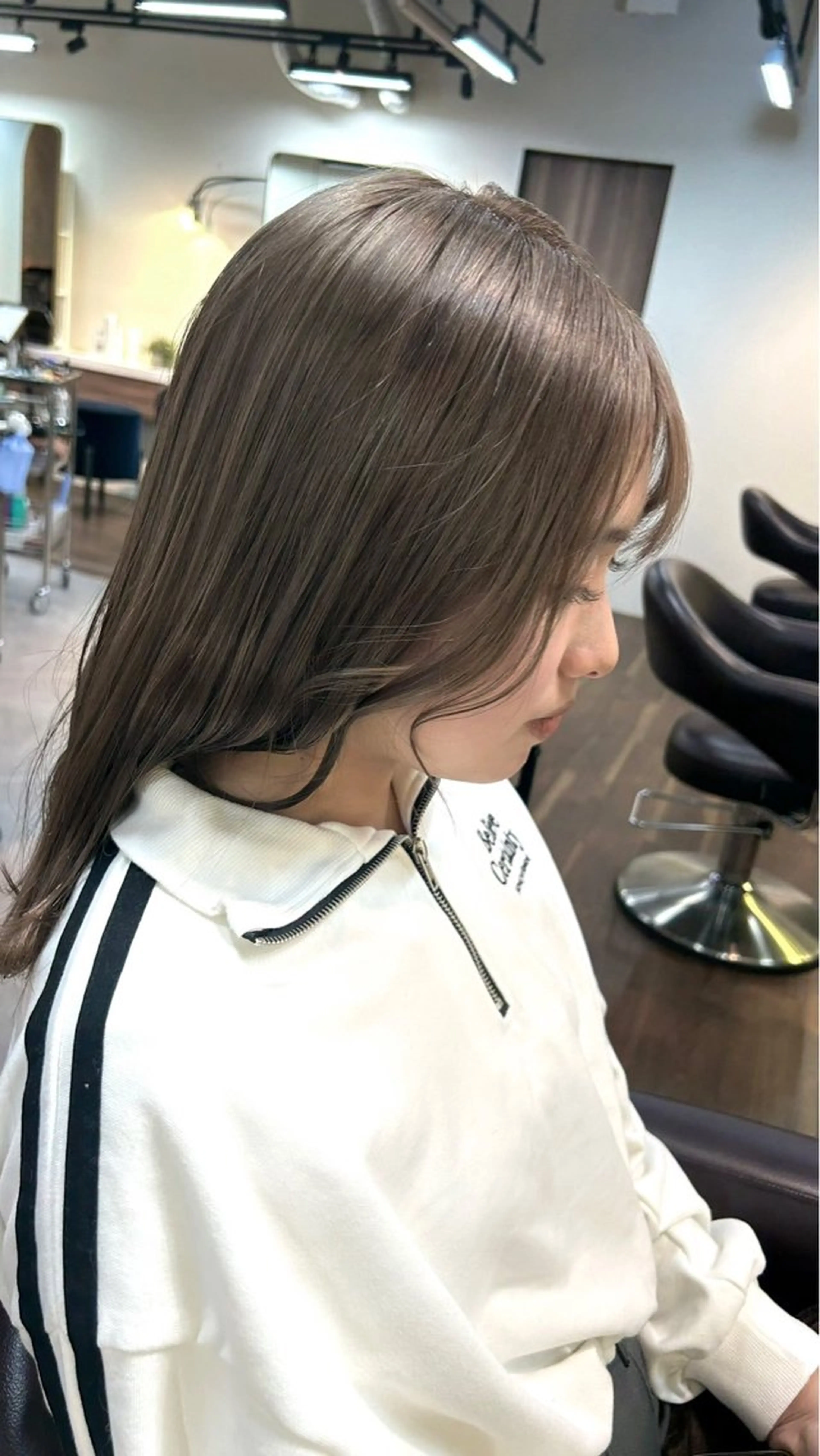 セミロング カラー ベージュカラー ブリーチ ホワイトベージュ トリートメント 野上 晃生のヘアスタイル