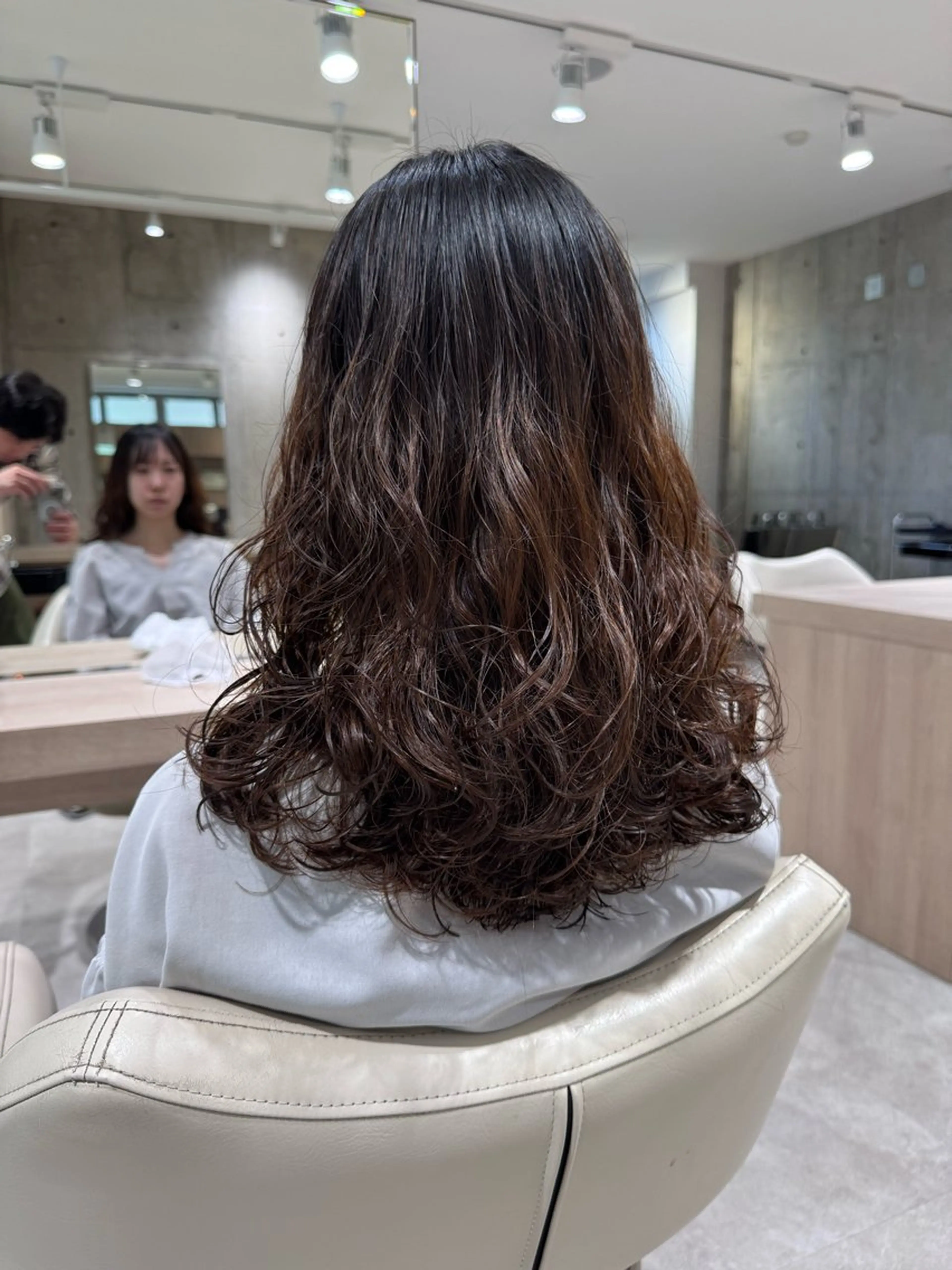 セミロング カット パーマ 韓国レイヤー×透明感 カラー/山崎一輝のヘアスタイル