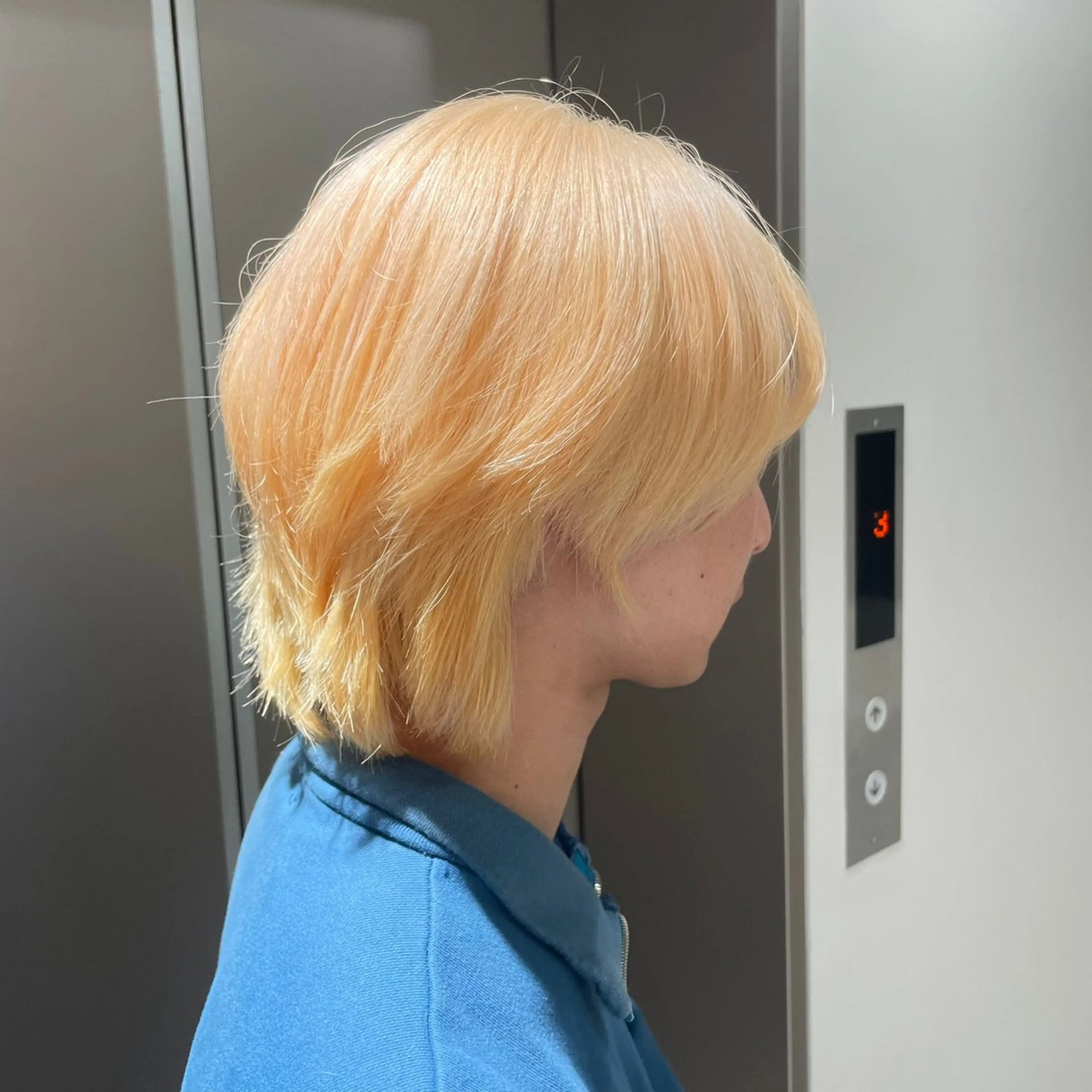 ミディアム メンズ メンズブリーチ メンズハイトーン ヘアカラー オザキクウガ/ ブリーチ/髪質改善のヘアスタイル