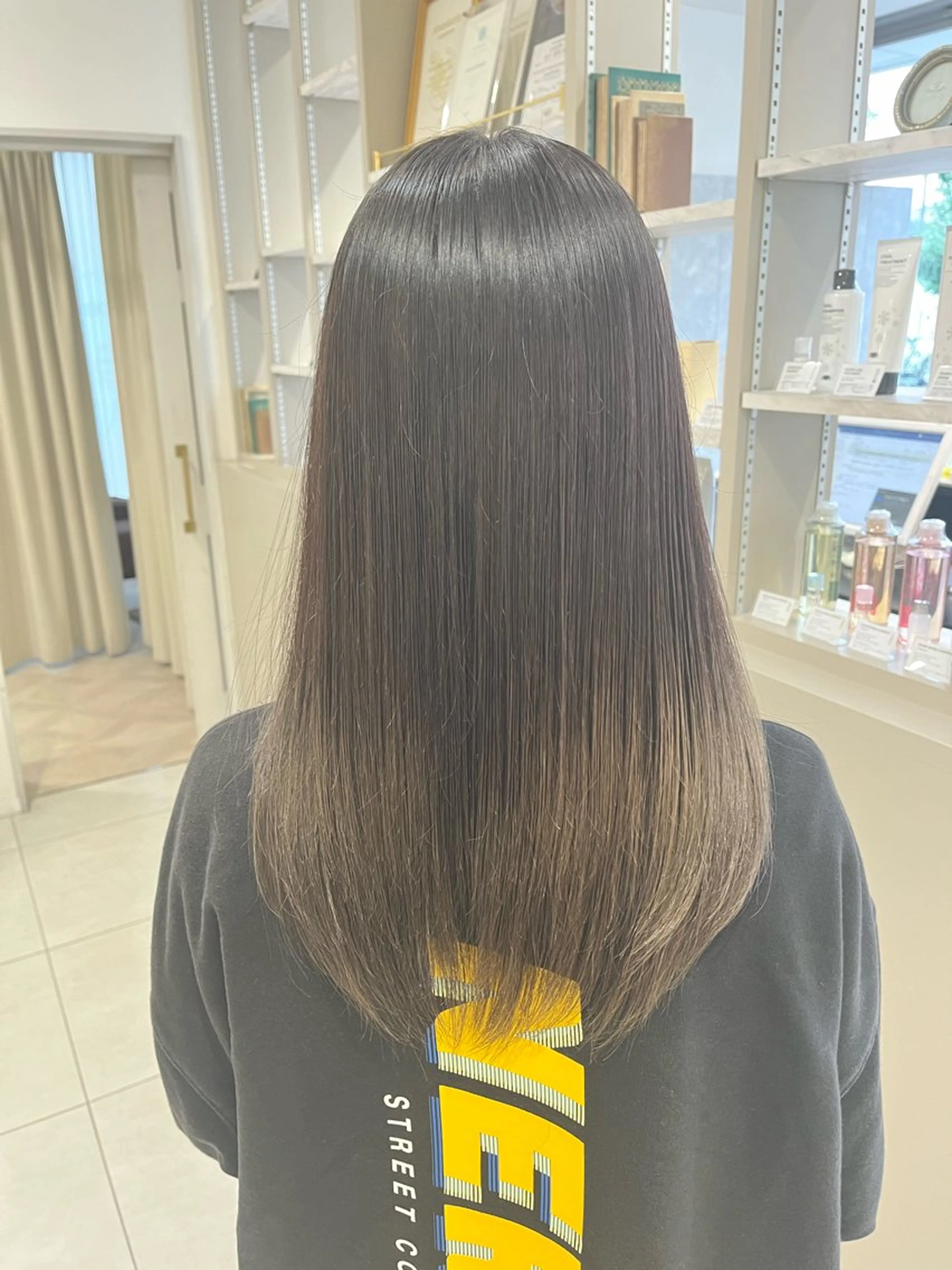 セミロング 吹田 駿 髪質改善縮毛矯正のヘアスタイル