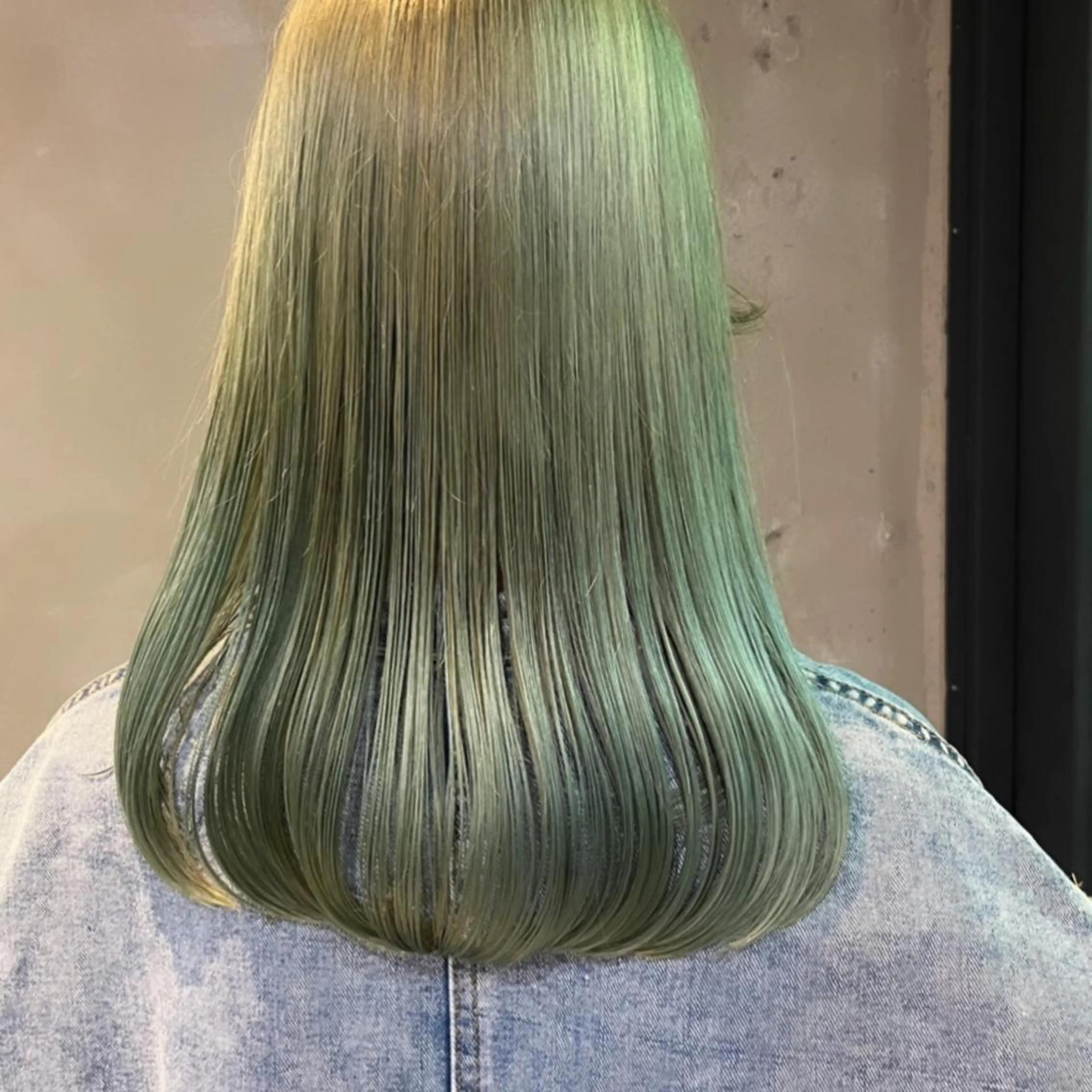 ミディアム カラー ハイトーンカラー ミント ミントグリーン ヘアカラー トリートメント ヘッドスパ ヘアセット カジュアルを女っぽく 𝗮𝘆𝗮𝗰𝗼のヘアスタイル