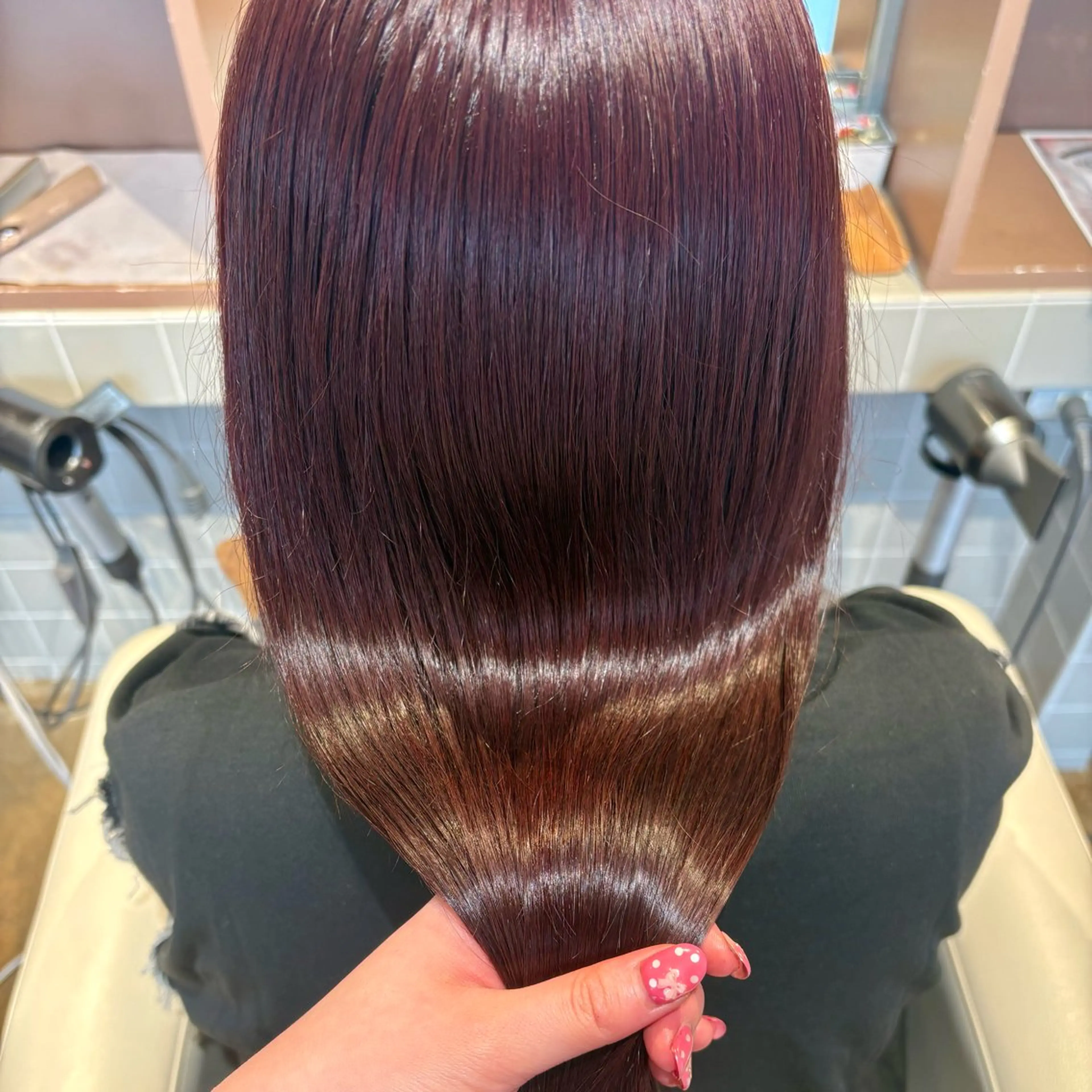 カラー レッドカラー カット ヘアカラー 秋吉 結愛のヘアスタイル