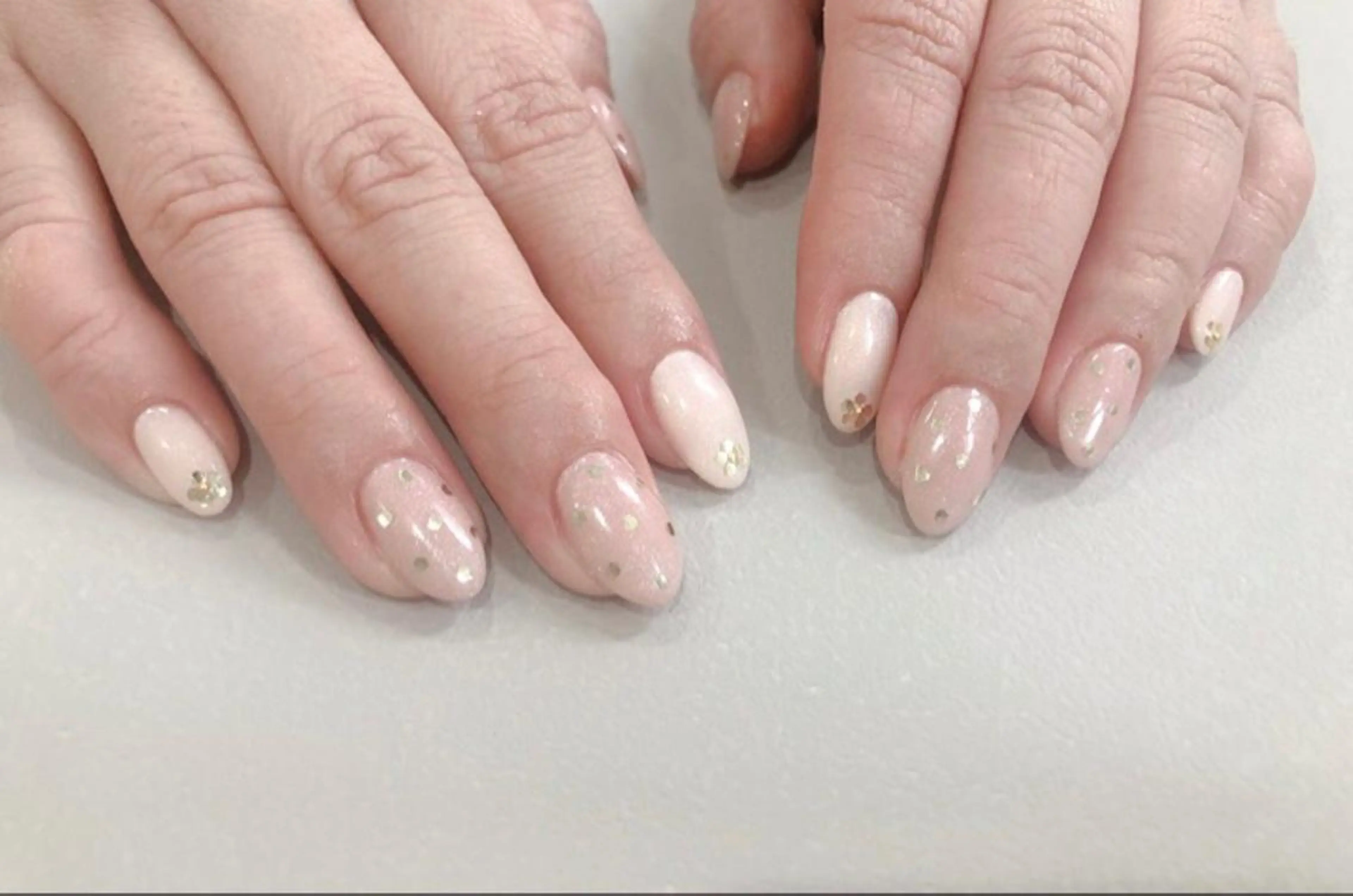 ミディアム キッズ ネイル ドット オフィスネイル シンプルネイル ブライダルネイル Luana nail (ルアナネイル)のネイルデザイン