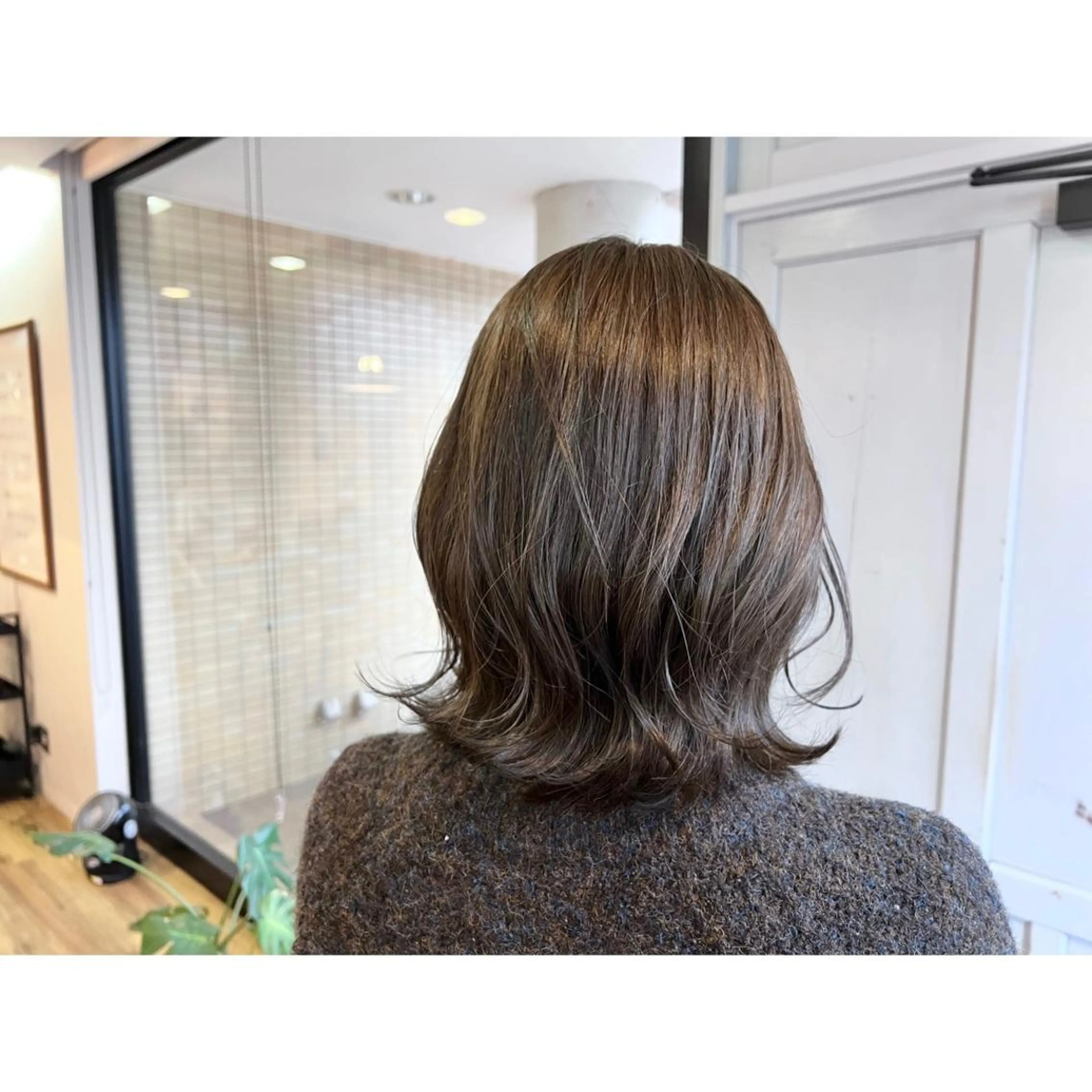 ミディアム カラー ベージュカラー グレージュ オリーブグレージュ オリーブグレー オレンジ ヘアカラー トリートメント ツキダテ ユイのヘアスタイル