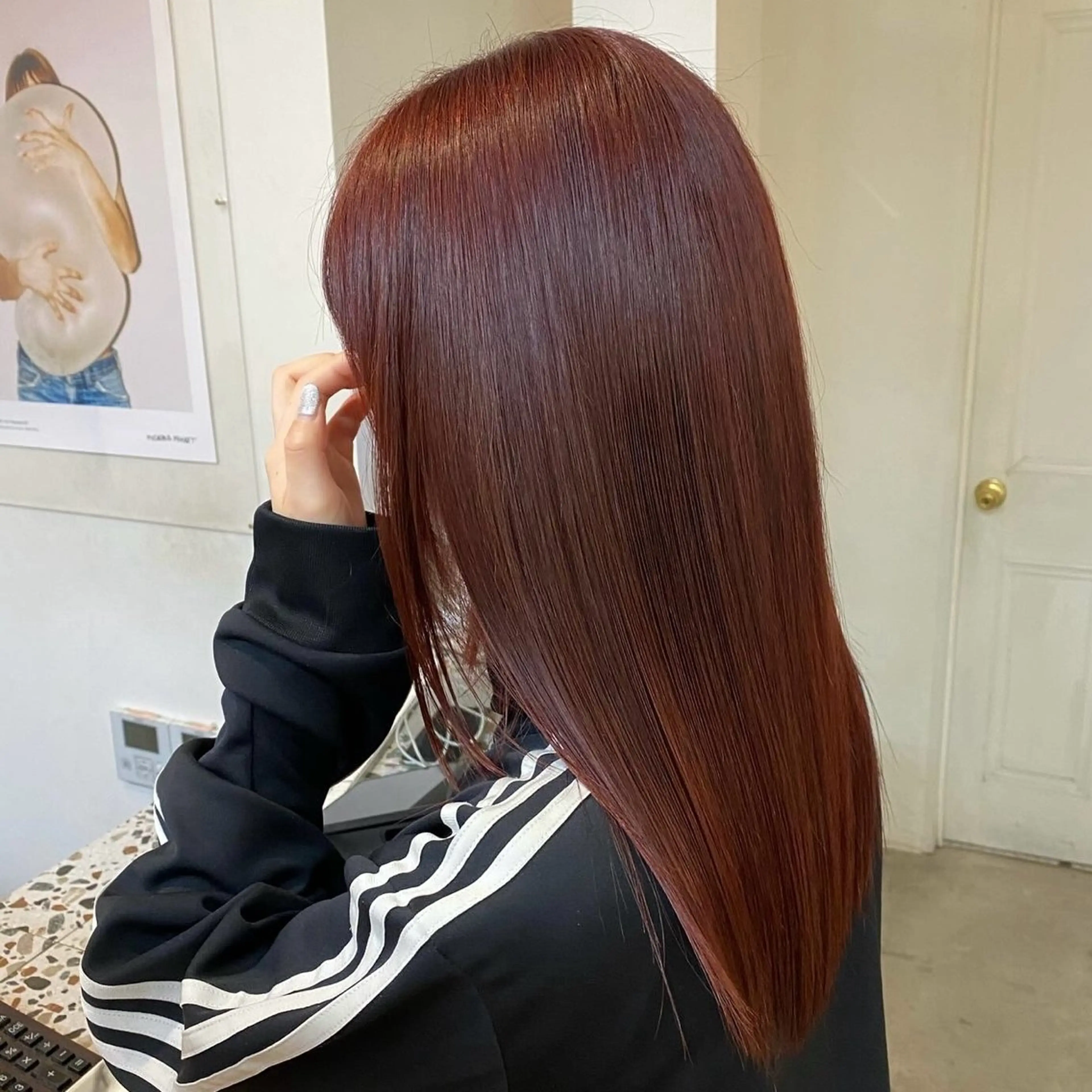 セミロング カラー ボルドーカラー hinata /ハイトーンのヘアスタイル